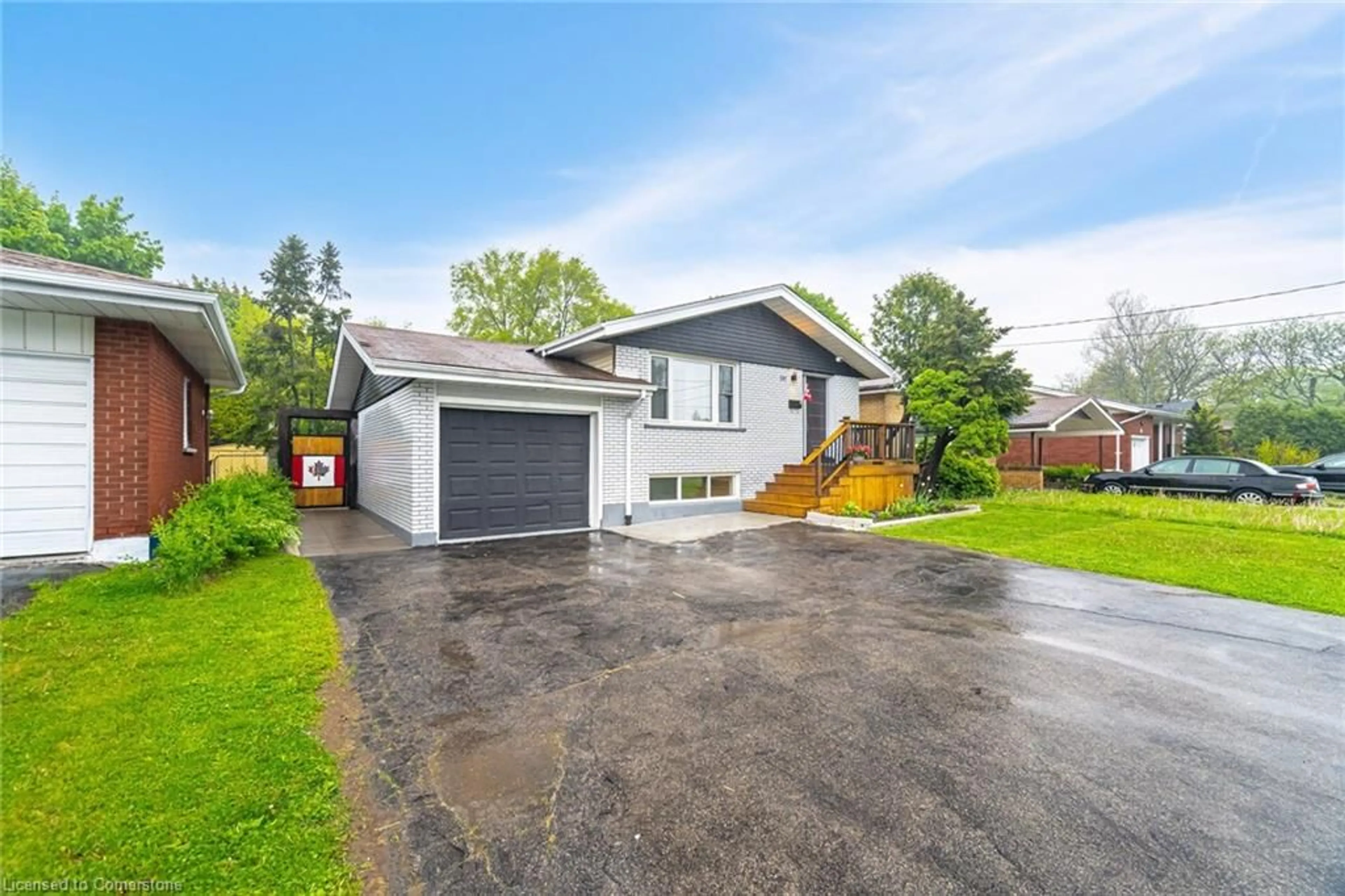 A pic from outside/outdoor area/front of a property/back of a property/a pic from drone, street for 297 Mohawk Rd, Hamilton Ontario L9C 1W2