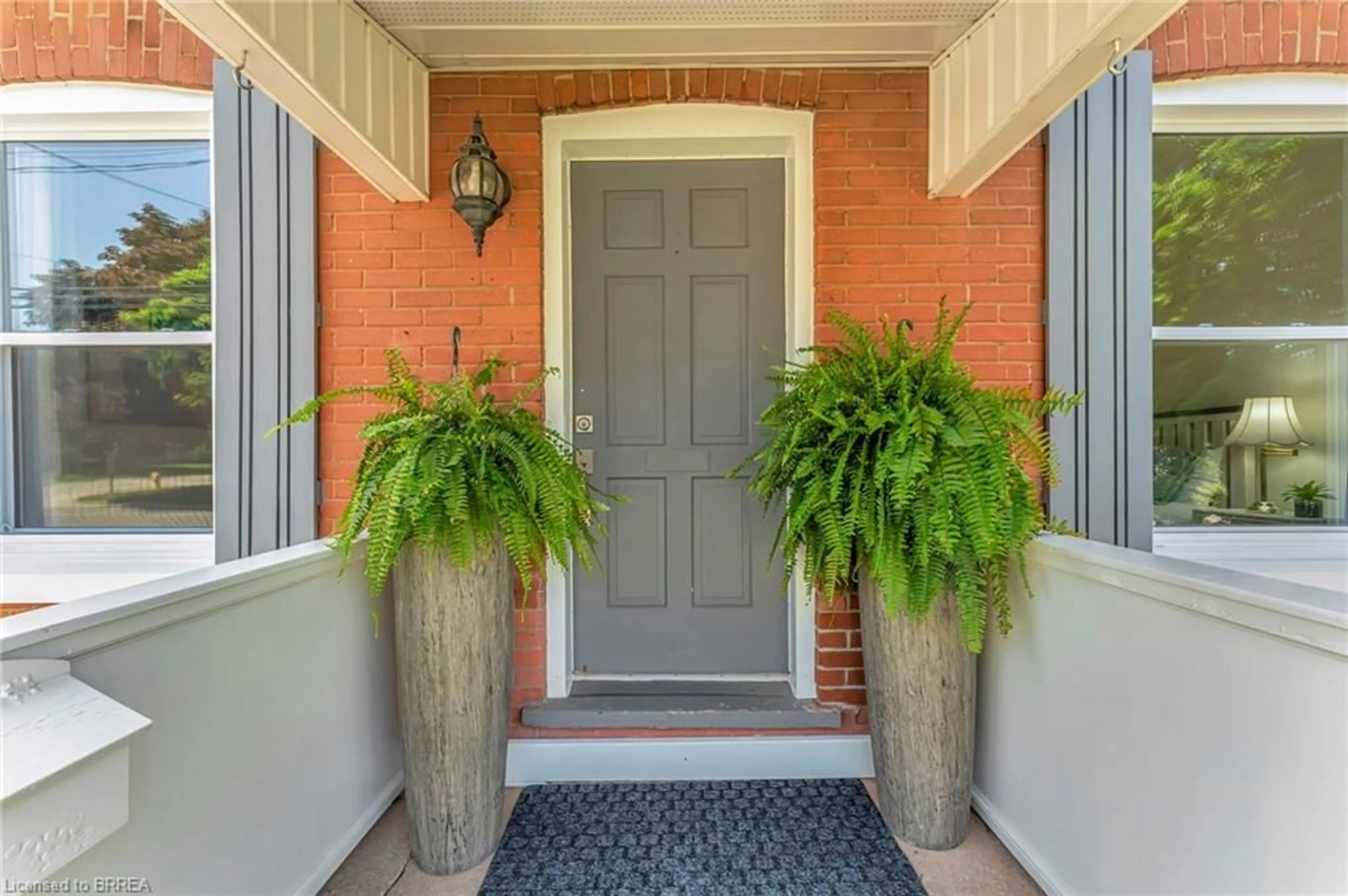 Indoor entryway for 54 Burwell St, Brantford Ontario N3T 4T7