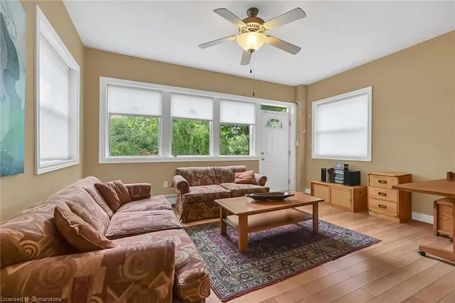 Additional image 28 of 40 Undermount Ave
