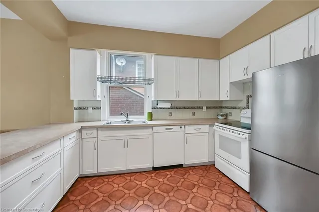 Additional image 24 of 40 Undermount Ave