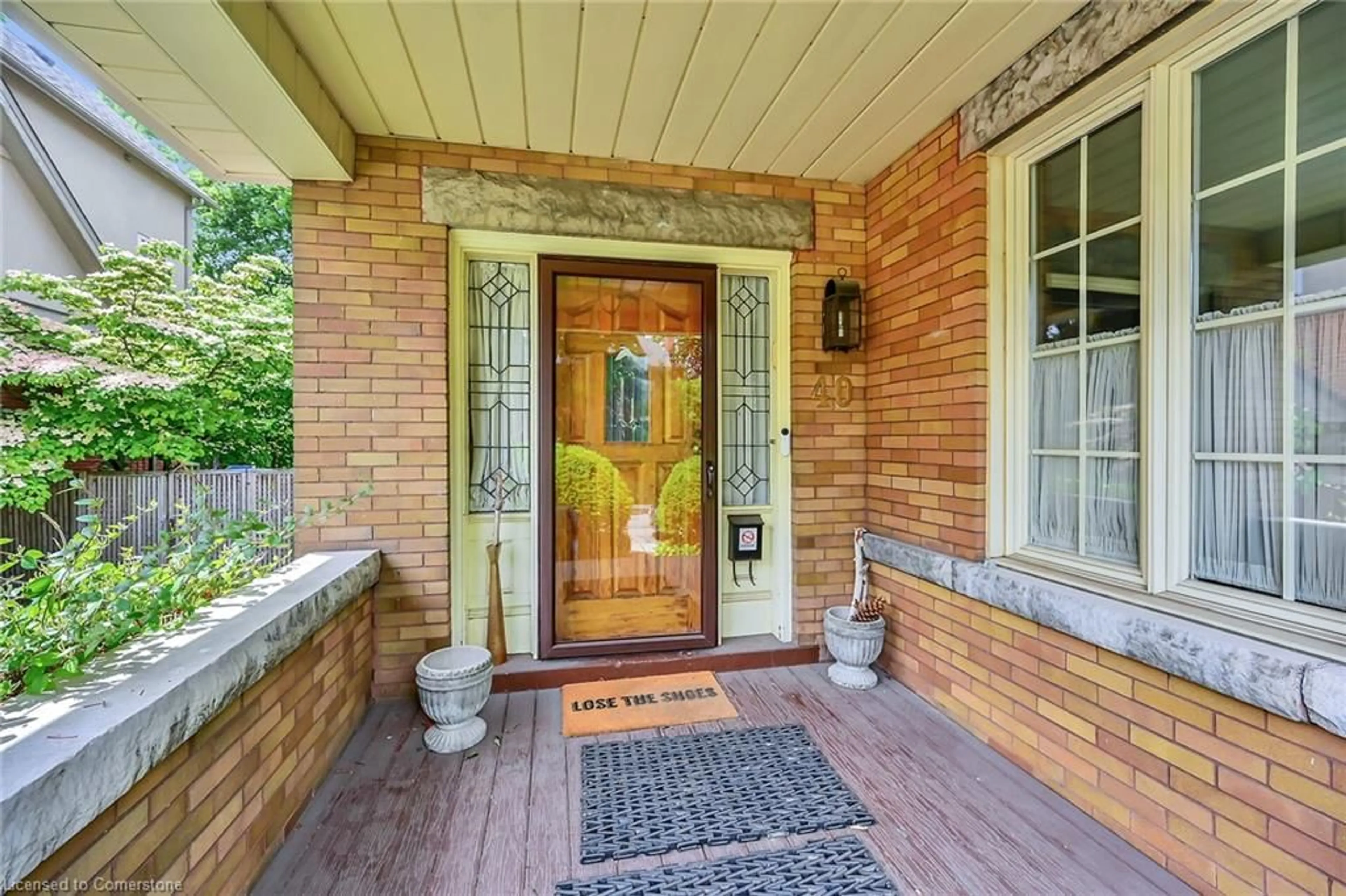 Indoor entryway for 40 Undermount Ave, Hamilton Ontario L8P 3Z6