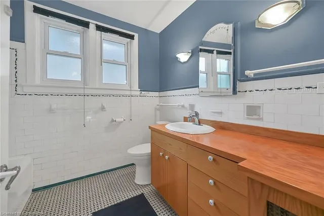 Additional image 15 of 40 Undermount Ave