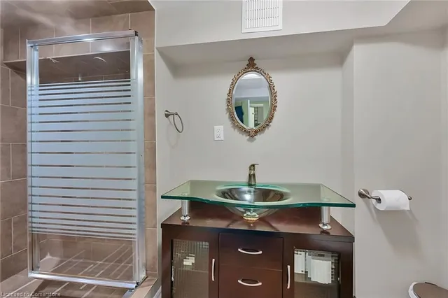 Additional image 7 of 40 Undermount Ave