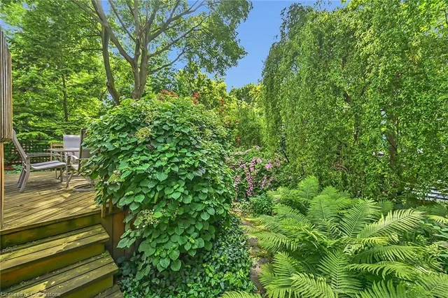 Primary image of 40 Undermount Ave