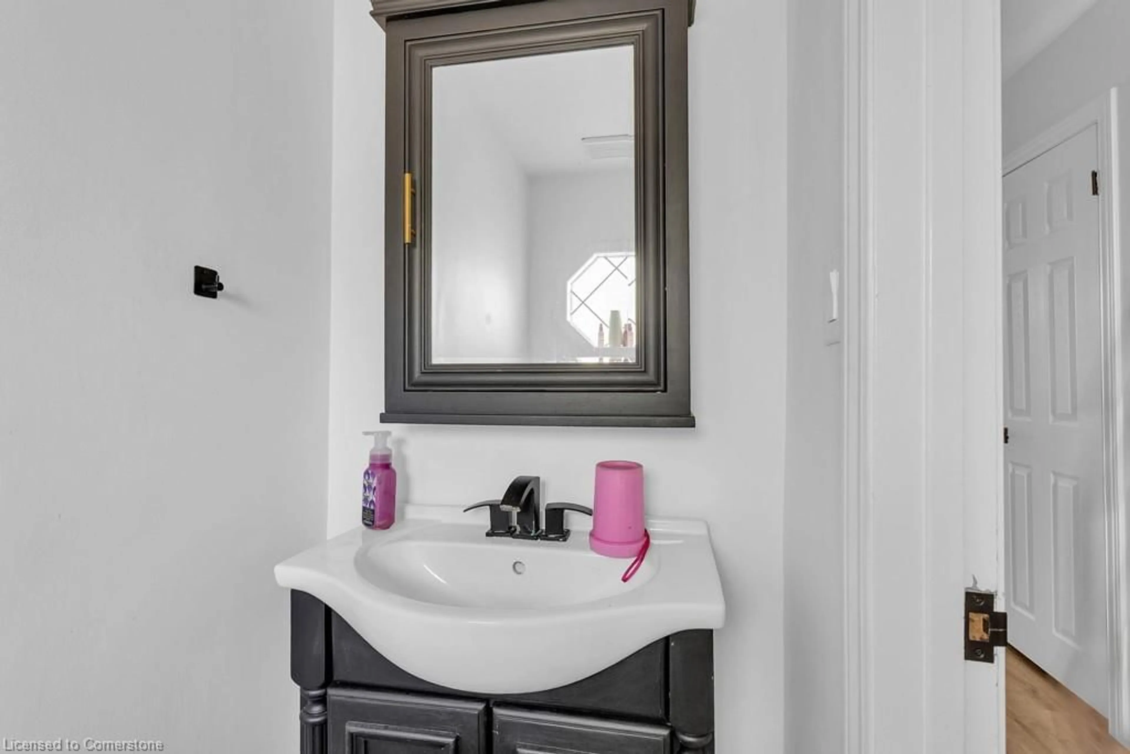 Standard bathroom, ceramic/tile floor for 359 Westwood Dr, Kitchener Ontario N2M 2K5
