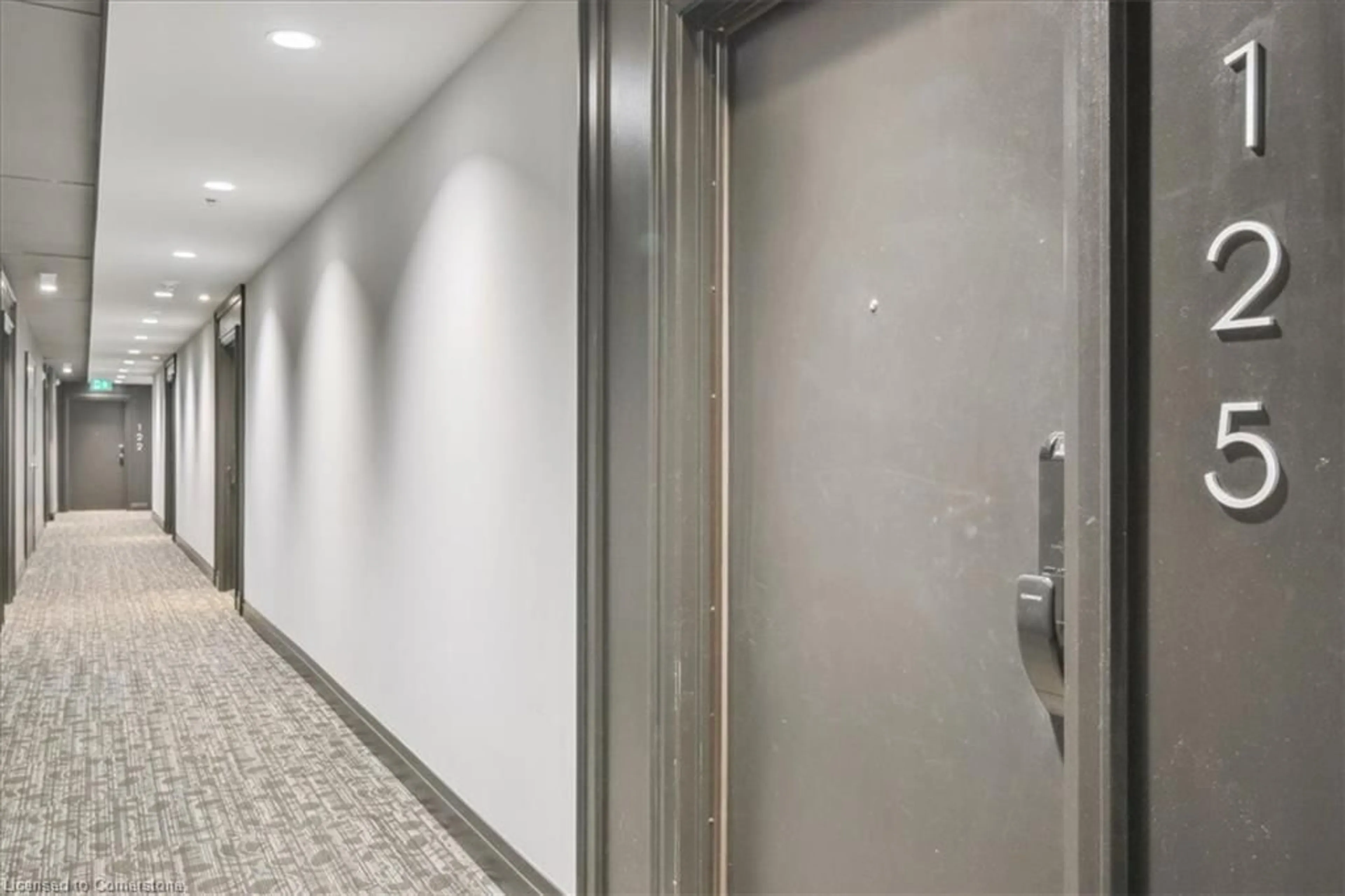 Indoor foyer for 95 Dundas St #125, Oakville Ontario L6M 5N4