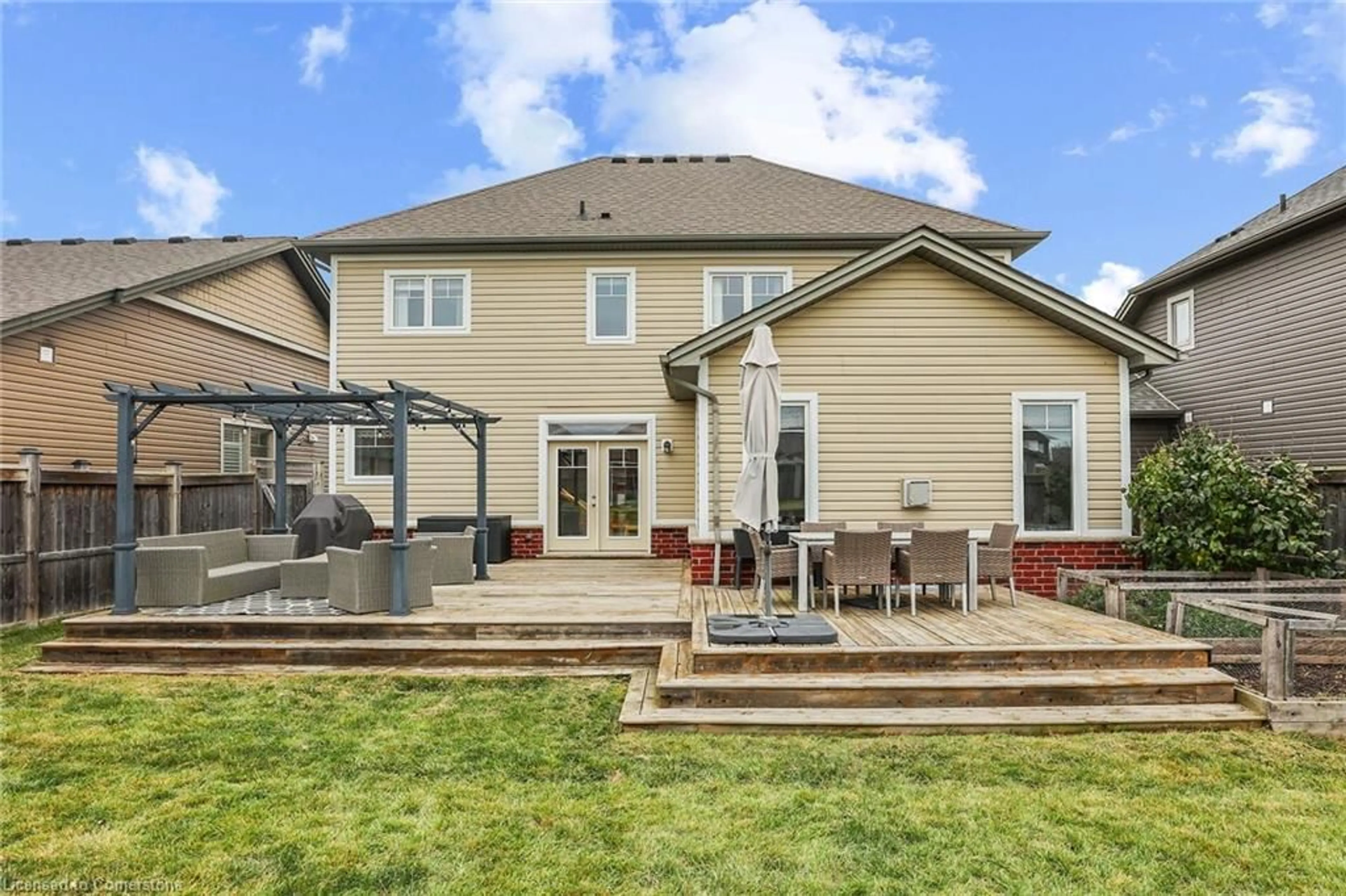 Patio, unknown for 14 Gateway Ave, Smithville Ontario L0R 2A0