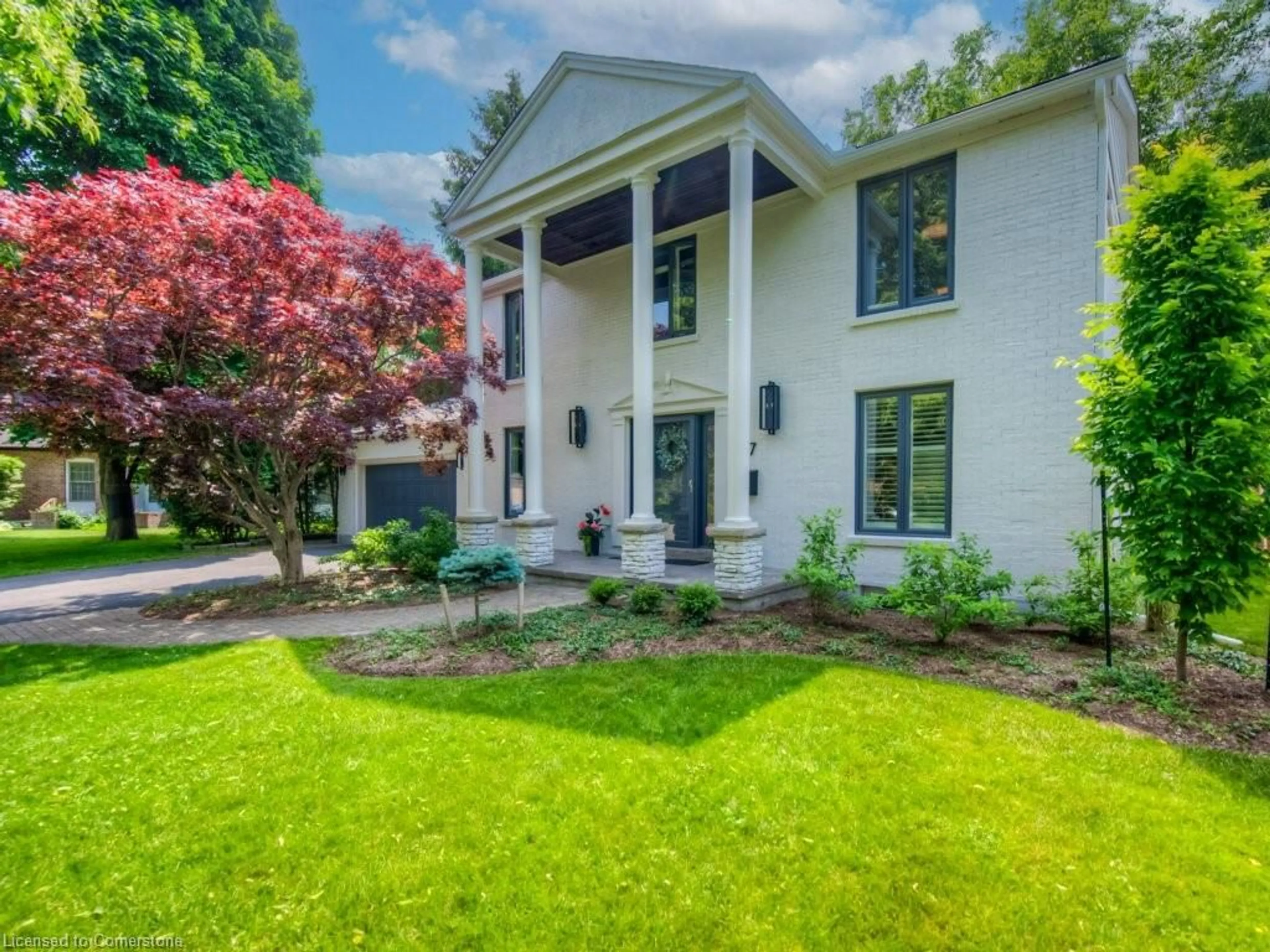 A pic from outside/outdoor area/front of a property/back of a property/a pic from drone, street for 17 Post Horn Pl, Waterloo Ontario N2L 5E8