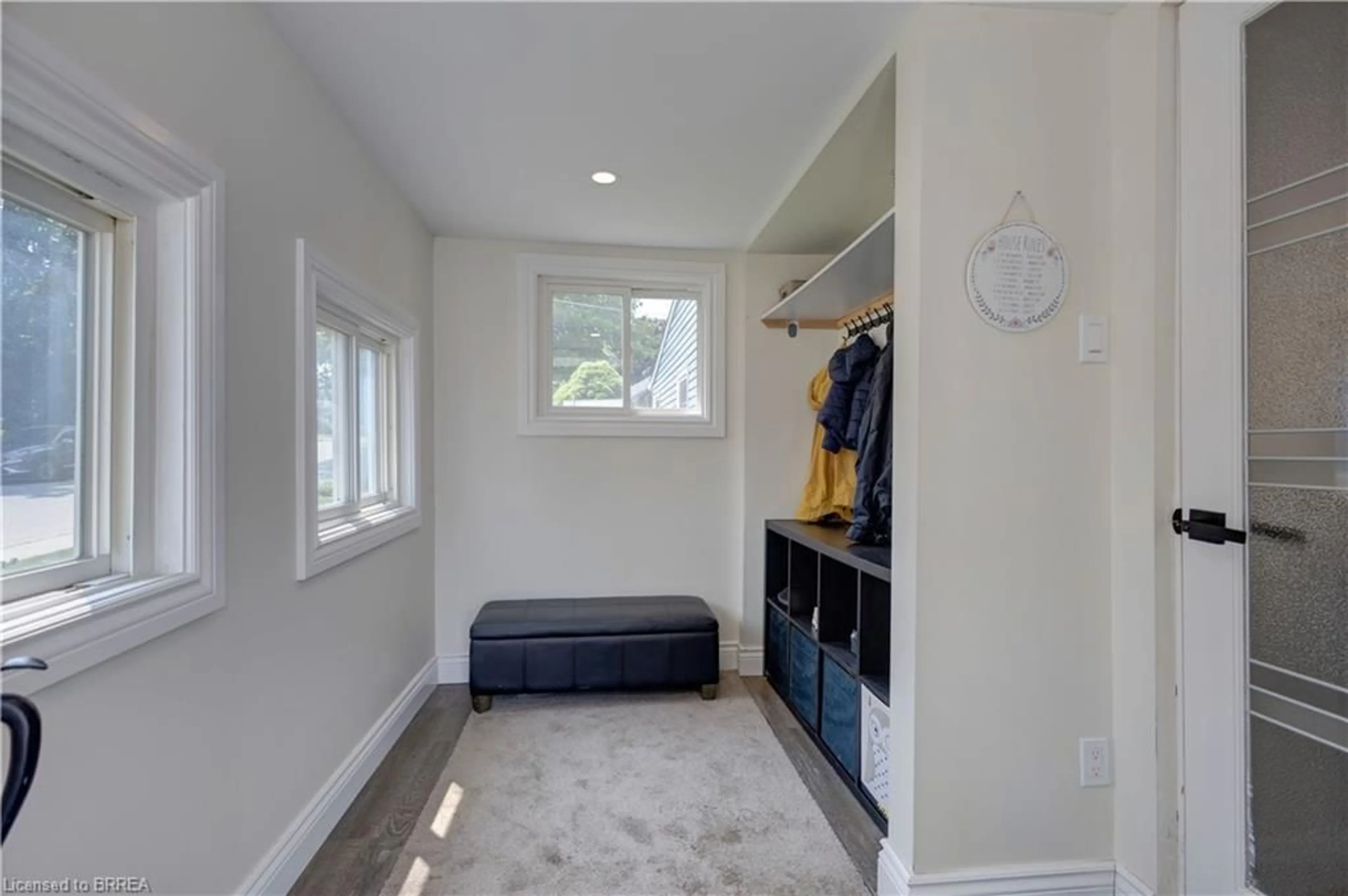 Indoor entryway for 14 Barker St, Paris Ontario N3L 2H5