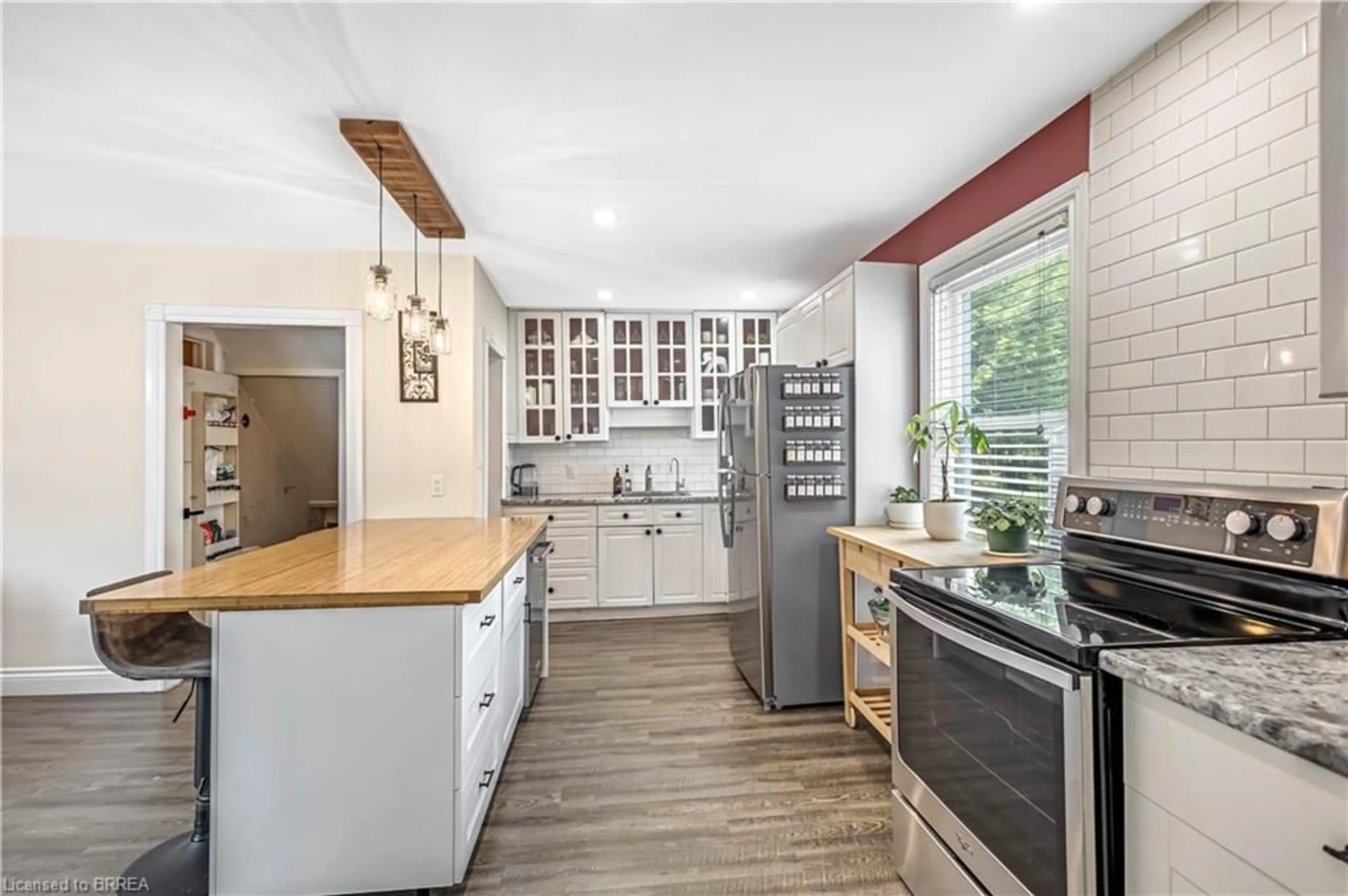 Open concept kitchen, unknown for 14 Barker St, Paris Ontario N3L 2H5