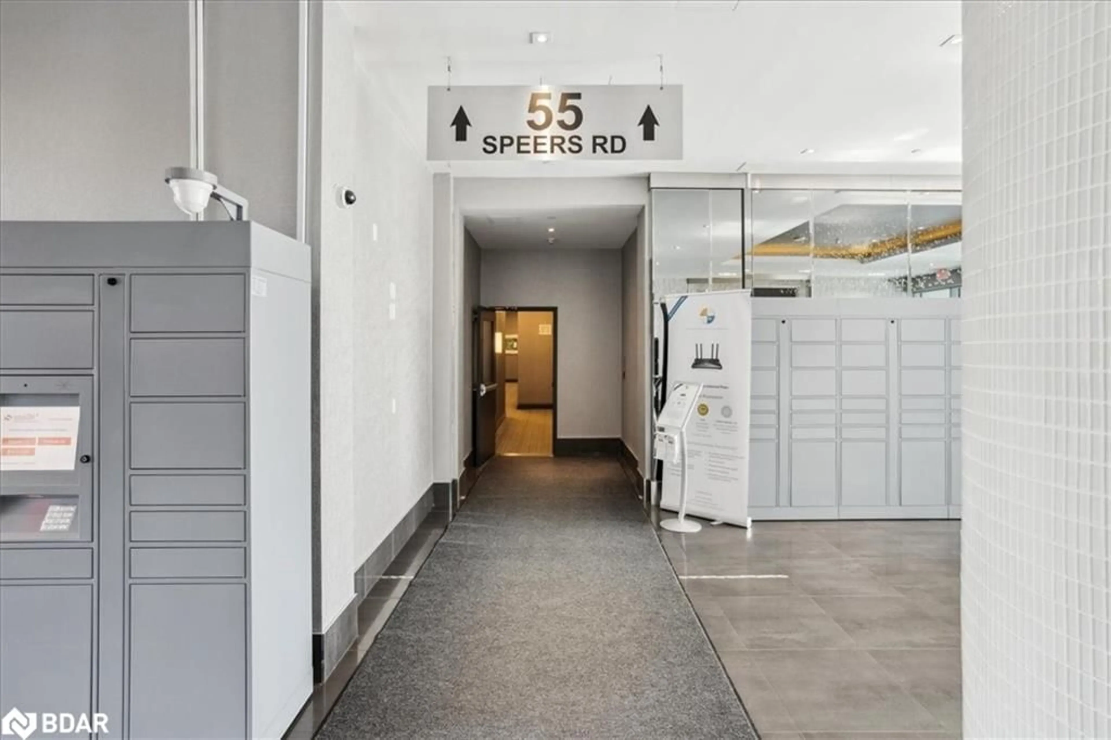 Indoor foyer for 55 Speers Road Rd #12, Oakville Ontario L6K 0H9