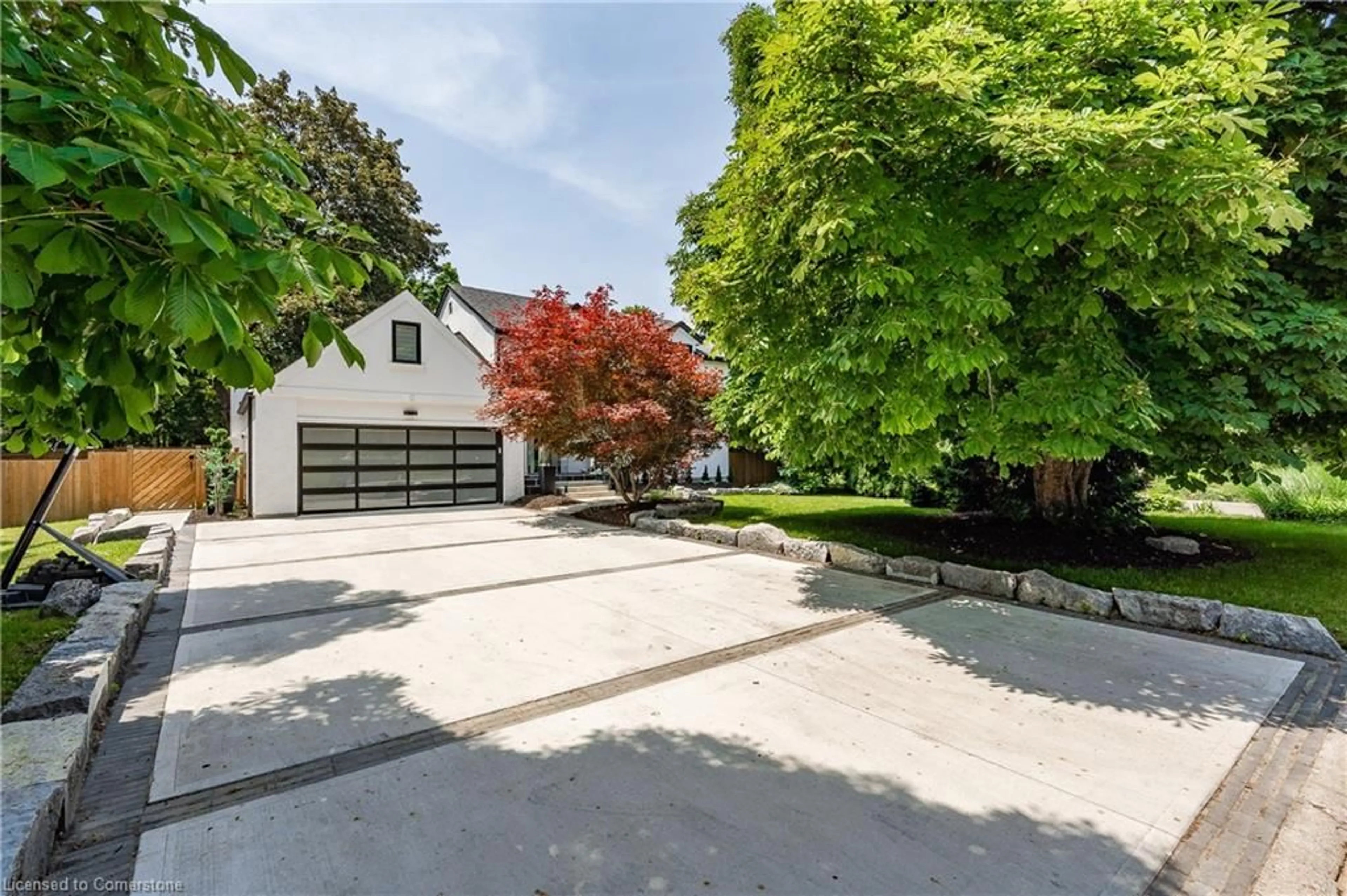 A pic from outside/outdoor area/front of a property/back of a property/a pic from drone, street for 89 University Ave, Guelph Ontario N1G 1P1