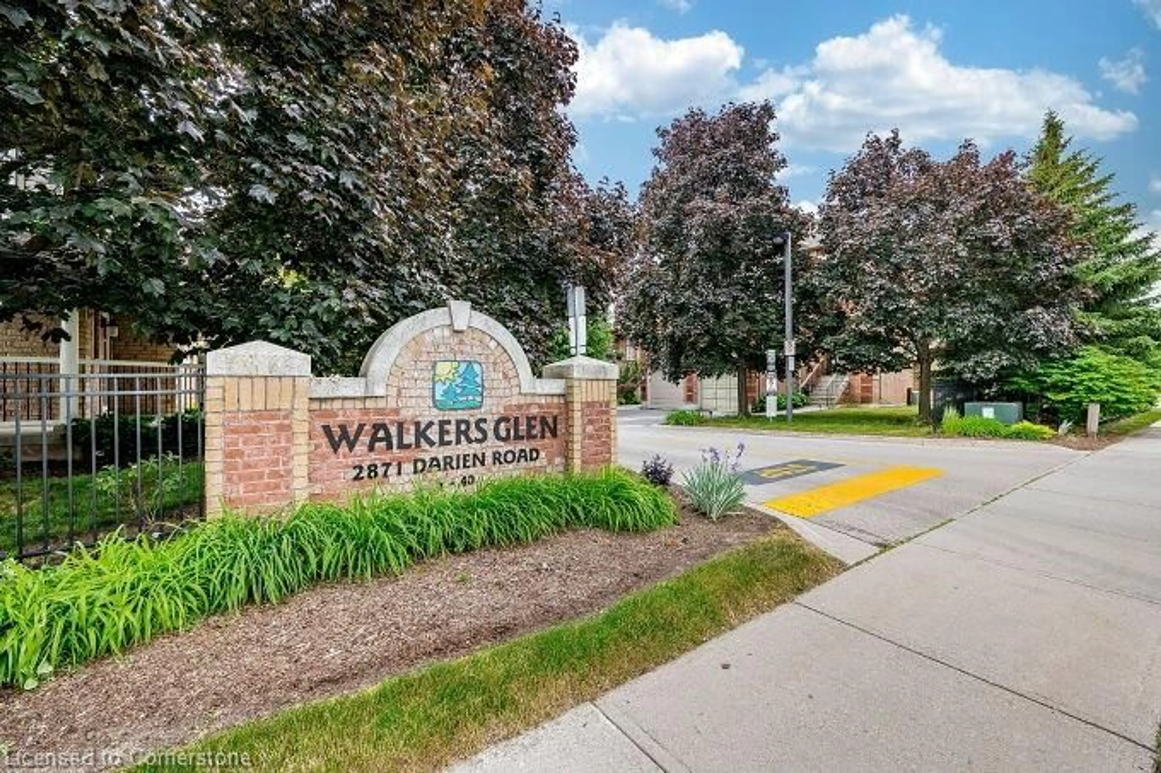 Indoor foyer for 2871 Darien Rd #37, Burlington Ontario L7M 4R6