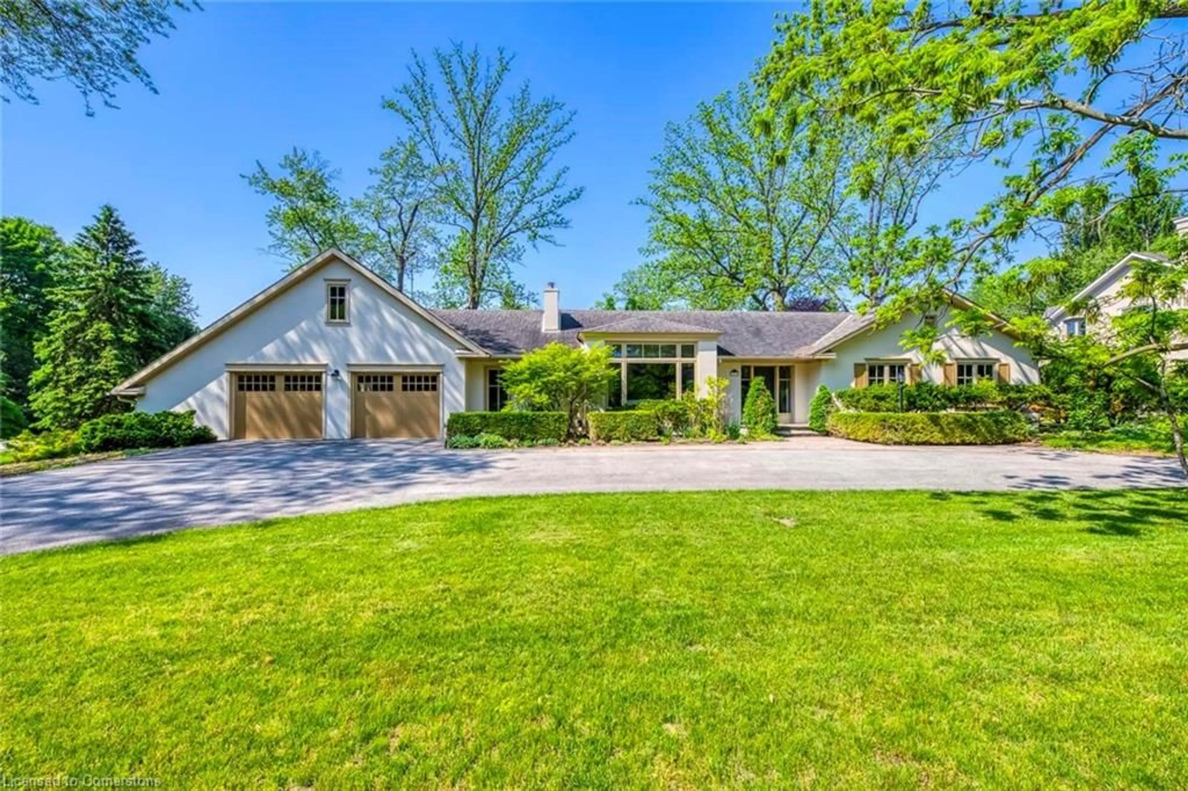 Home with brick exterior material, street for 174 Chartwell Rd, Oakville Ontario L6J 3Z8