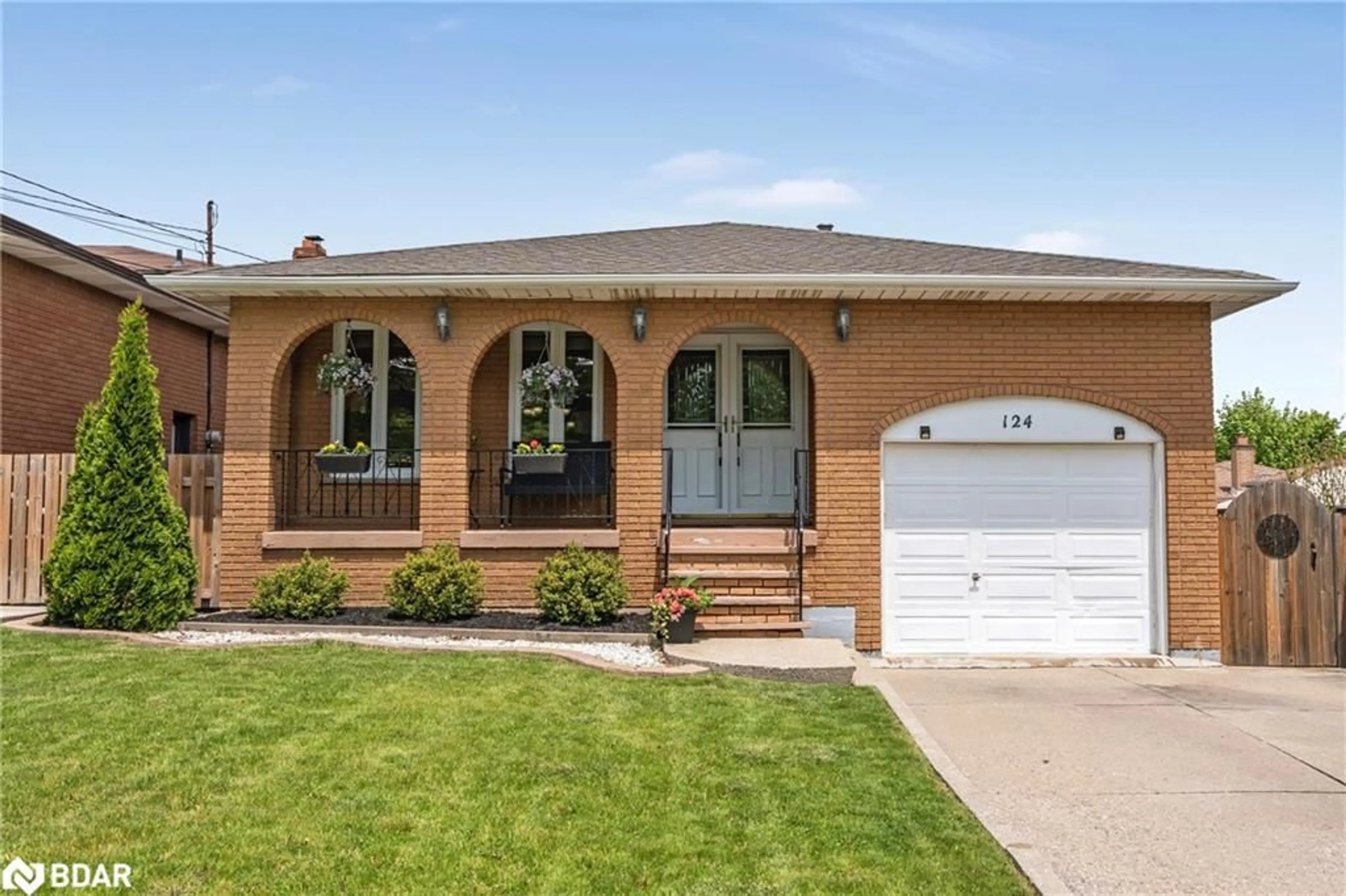 Home with brick exterior material, street for 124 Quaker Cres, Hamilton Ontario L8W 1H7