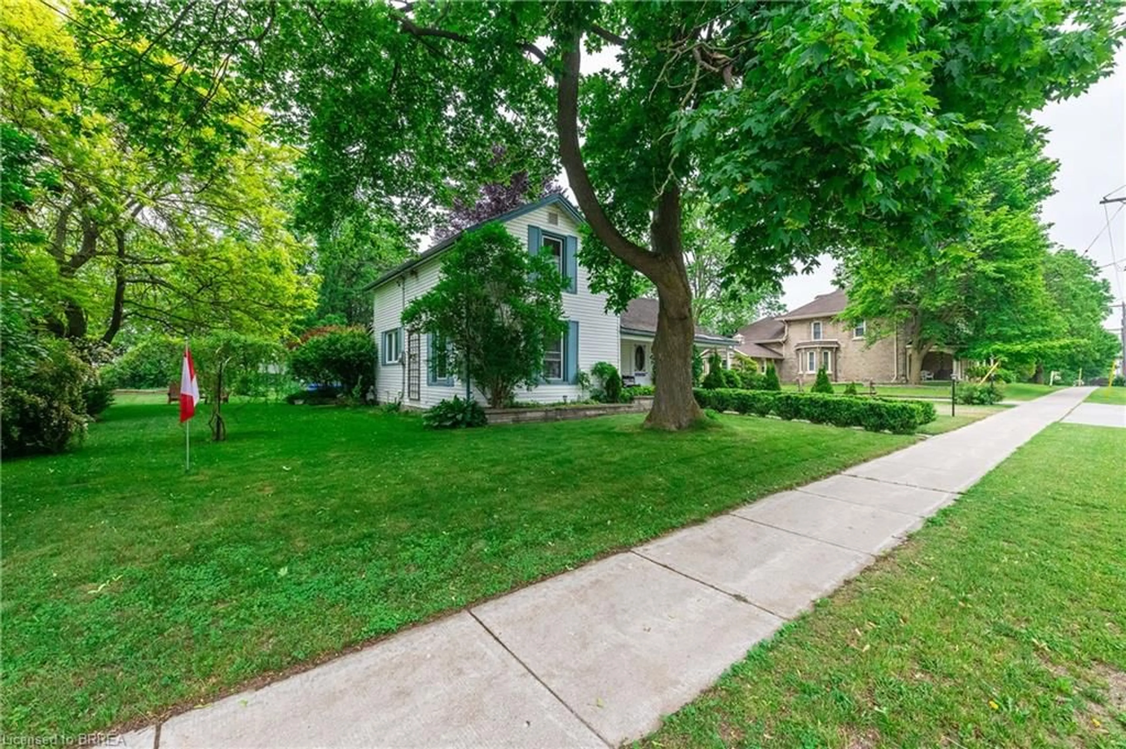 A pic from outside/outdoor area/front of a property/back of a property/a pic from drone, street for 96 Dundas St, Princeton Ontario N0J 1V0