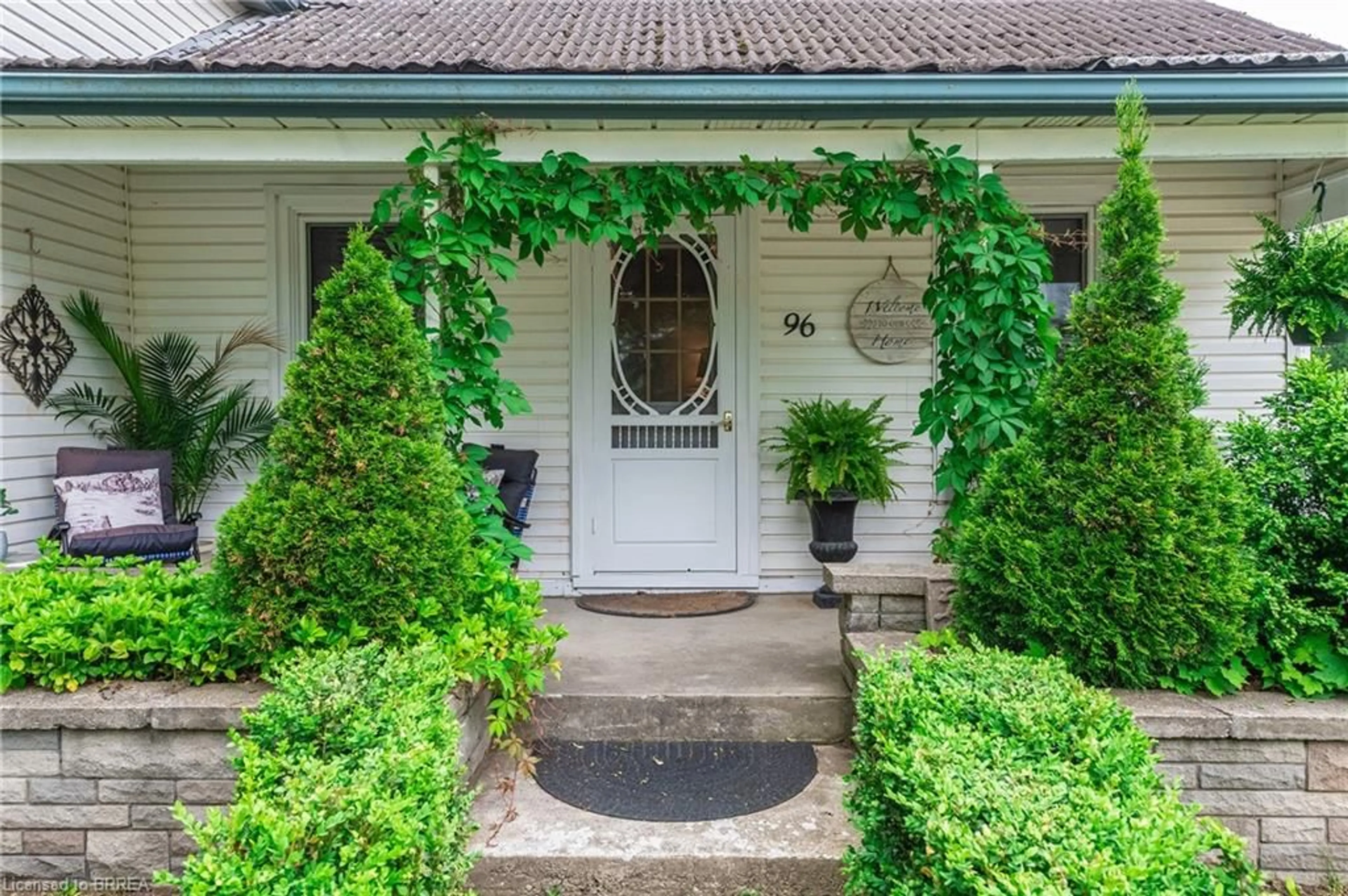 Indoor entryway for 96 Dundas St, Princeton Ontario N0J 1V0