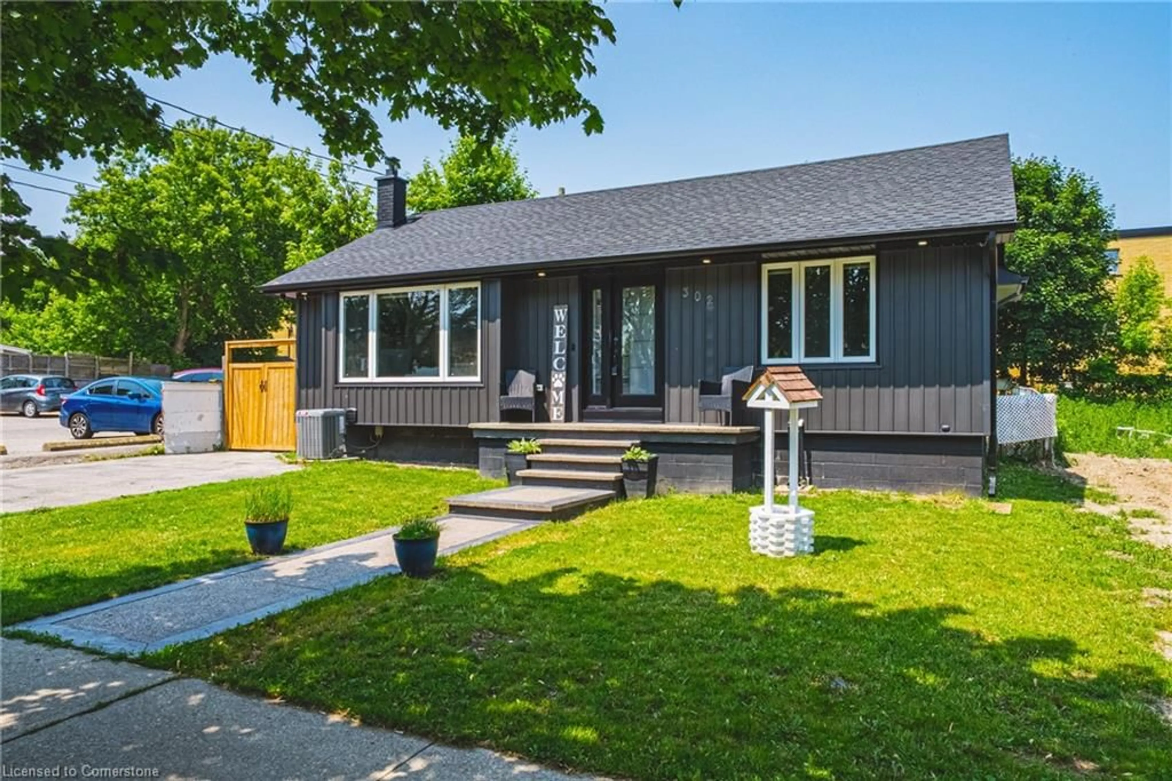 Home with vinyl exterior material, street for 302 East 43rd St, Hamilton Ontario L8T 3C7
