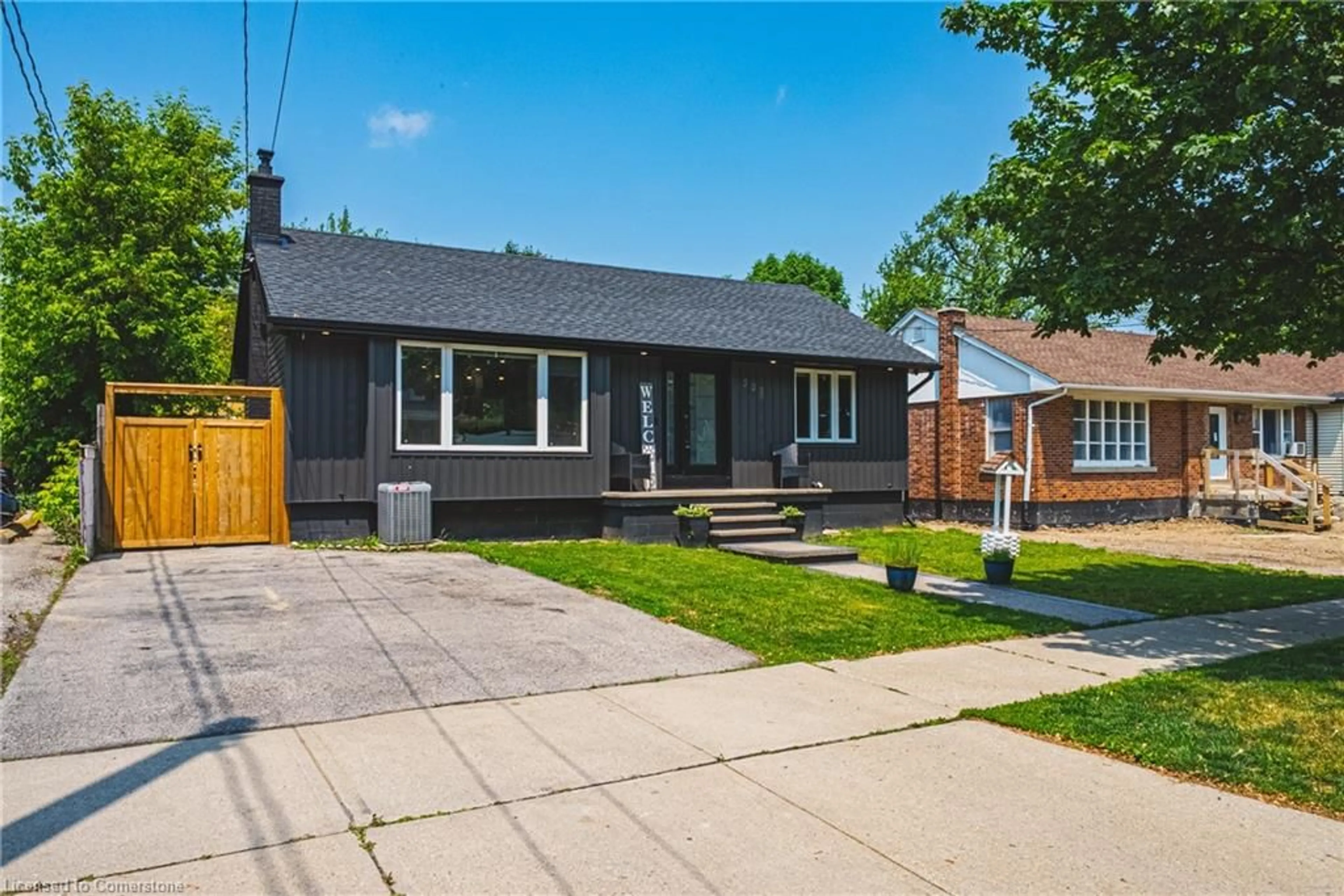Home with brick exterior material, street for 302 East 43rd St, Hamilton Ontario L8T 3C7