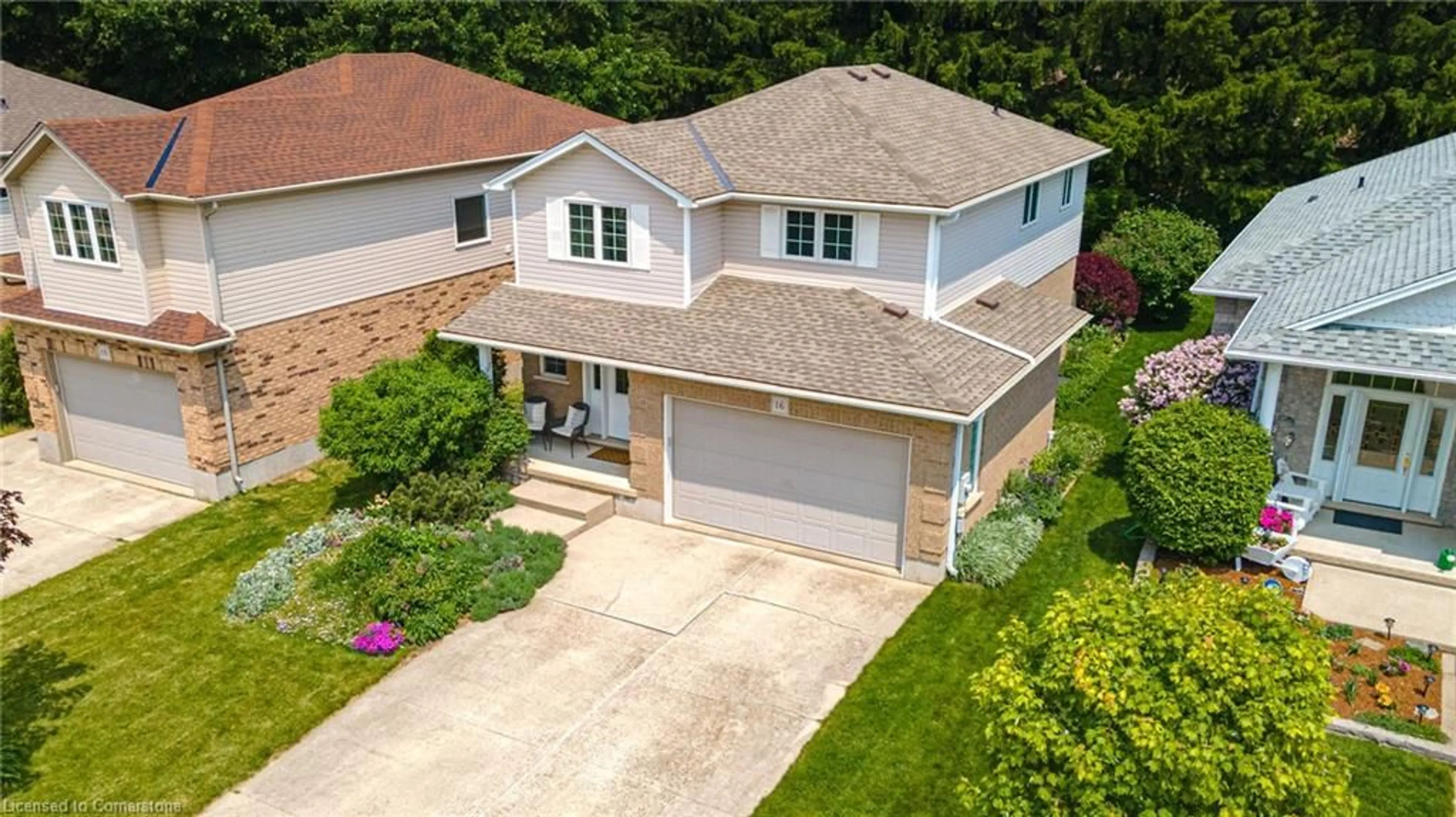 A pic from outside/outdoor area/front of a property/back of a property/a pic from drone, street for 16 Churchill St, Waterloo Ontario N2L 2X2