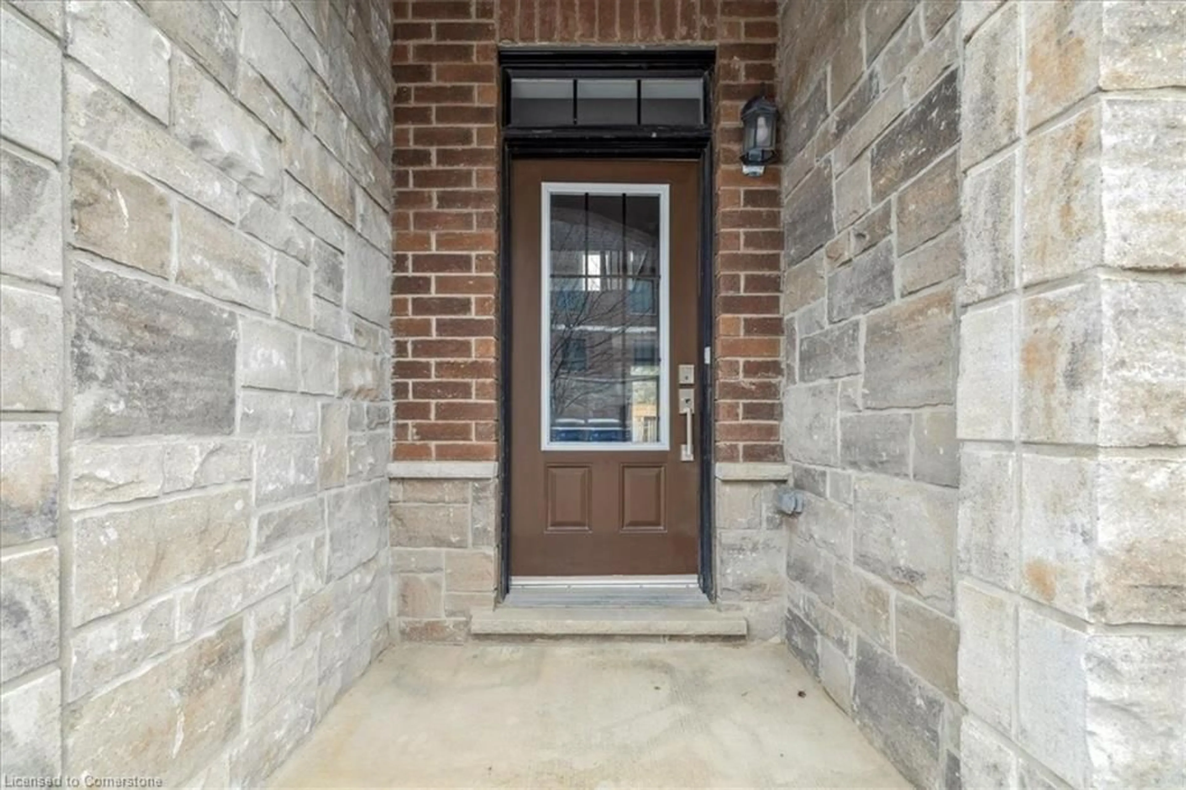 Indoor entryway for 445 Ontario St #48, Milton Ontario L9T 9K3