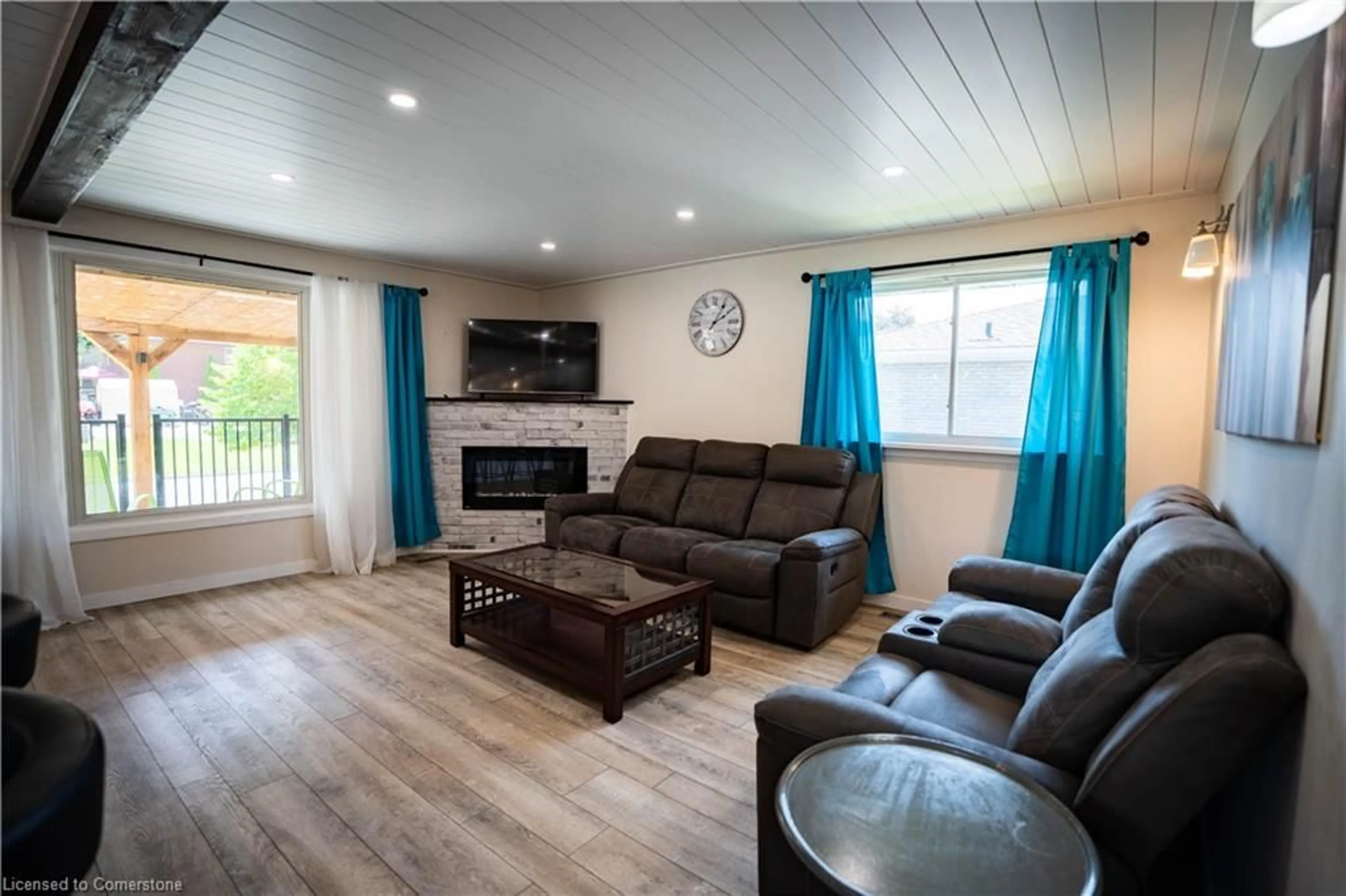 Living room with furniture, wood/laminate floor for 271 South Dr, Simcoe Ontario N3Y 1G9