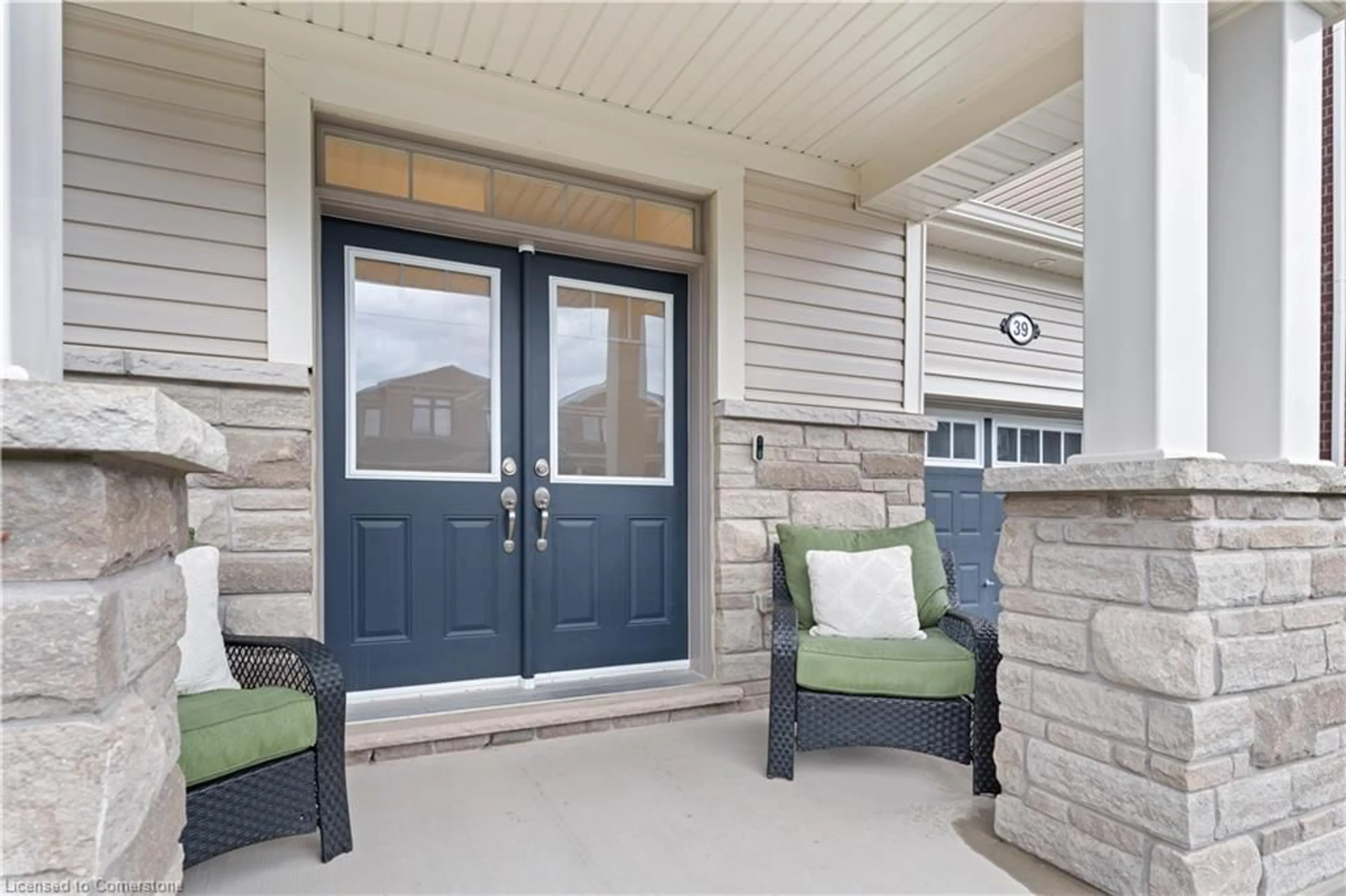 Indoor entryway for 39 Spicer St, Fergus Ontario N1M 0H9