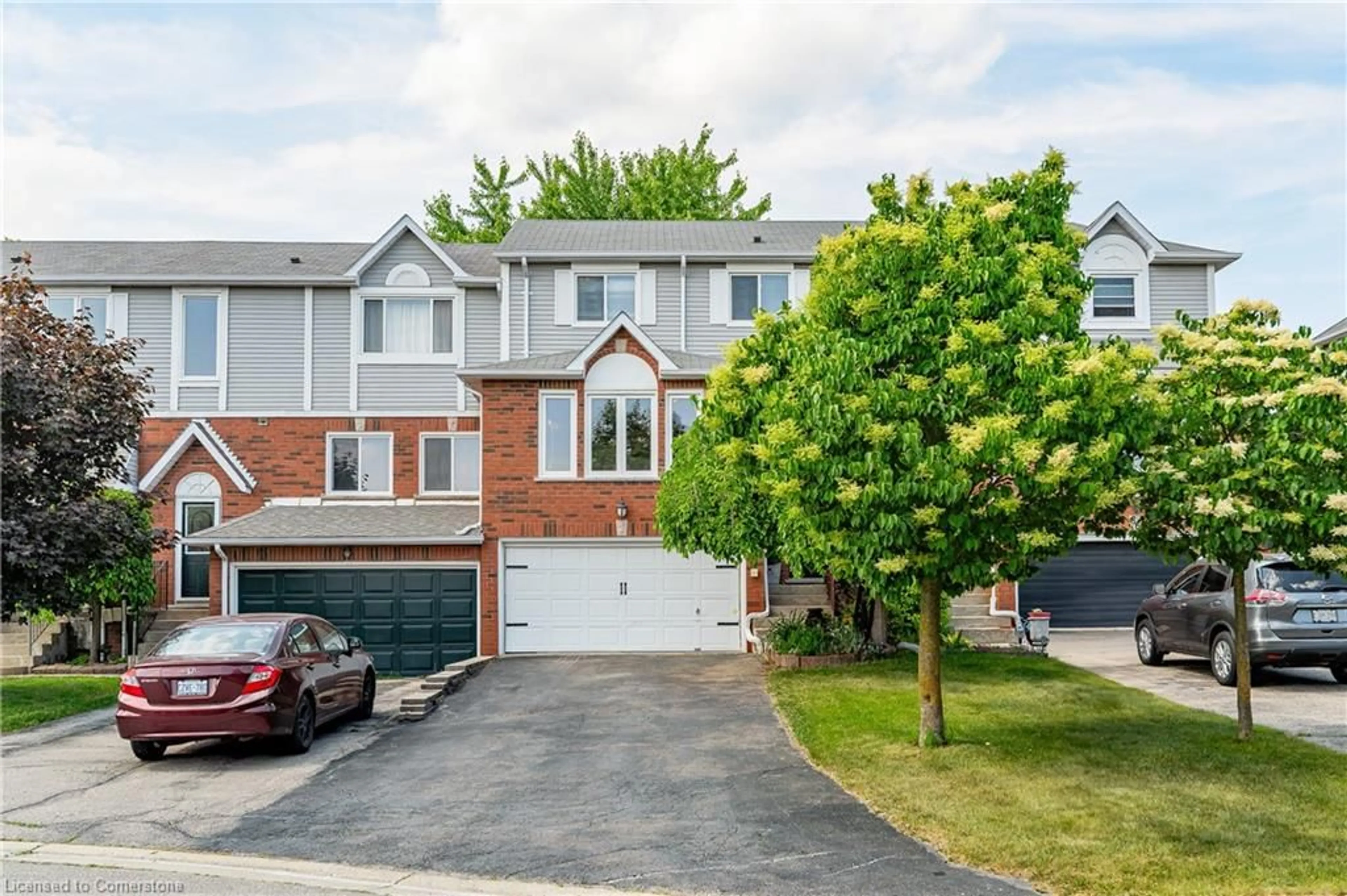 A pic from outside/outdoor area/front of a property/back of a property/a pic from drone, street for 64 Fairgreen Close, Cambridge Ontario N1T 1T7