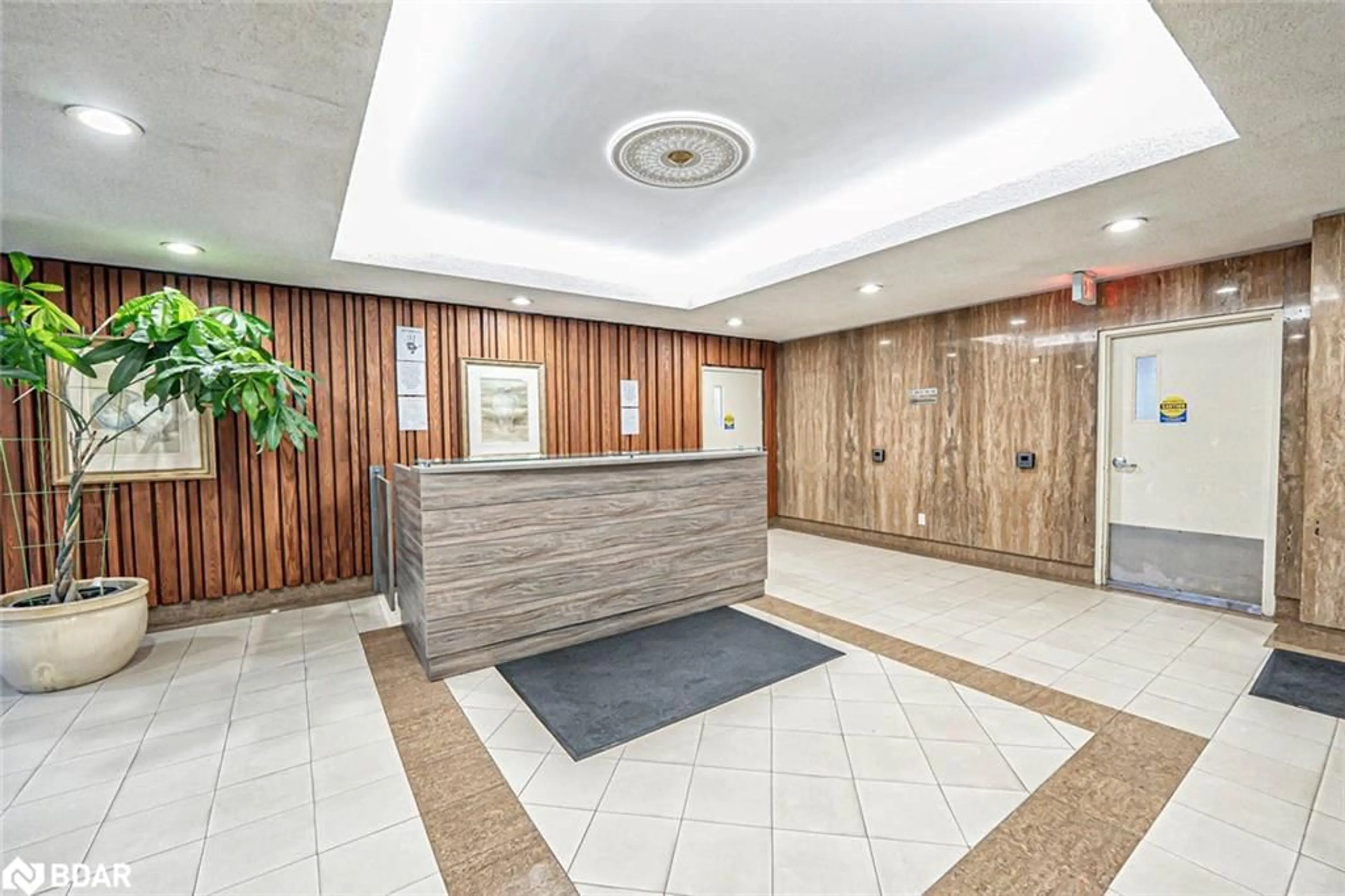 Lobby for 50 Elm Dr #907, Mississauga Ontario L5A 3X2