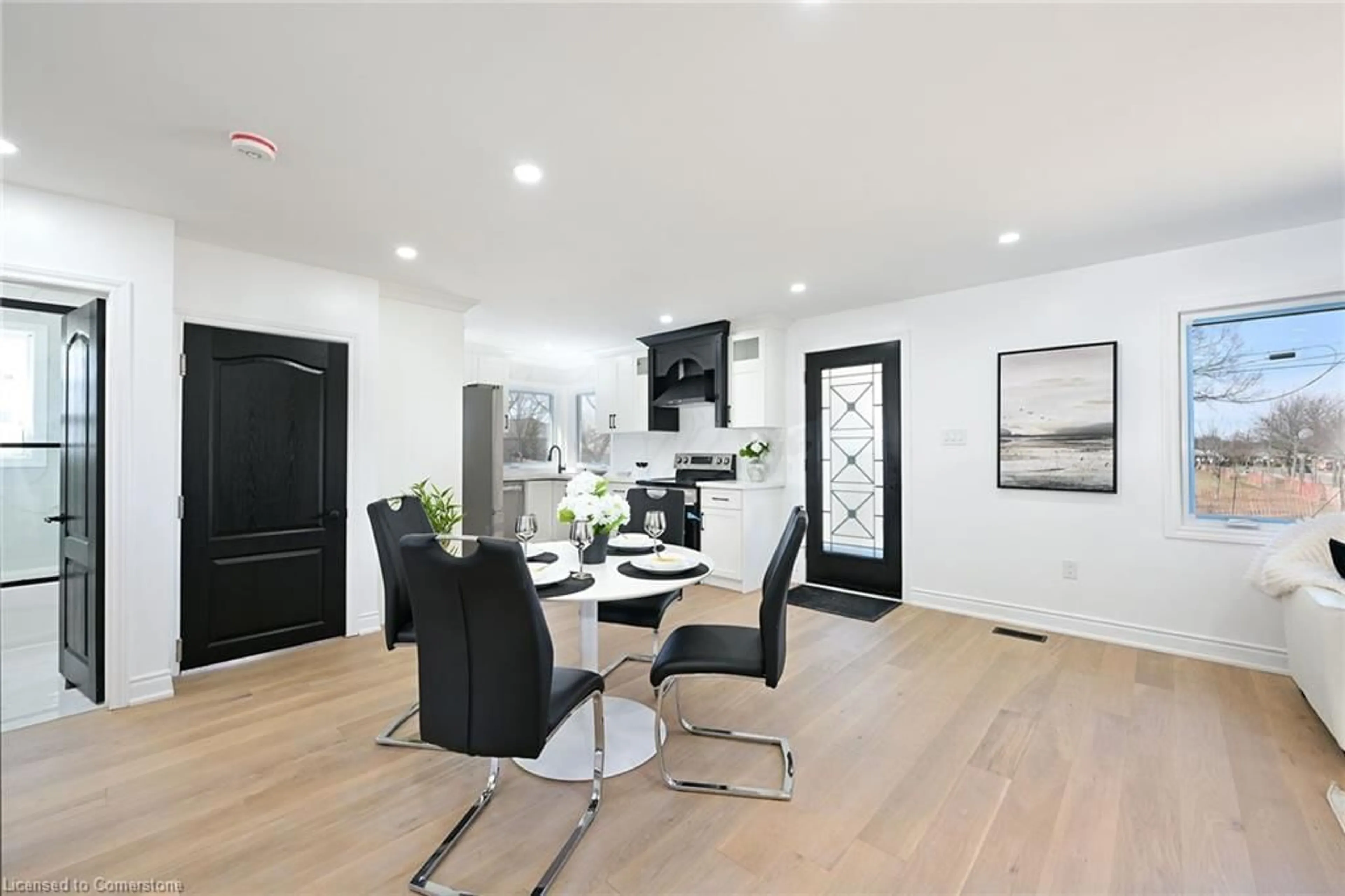 Dining room, wood/laminate floor for 812 Tenth Ave, Hamilton Ontario L8T 2G6