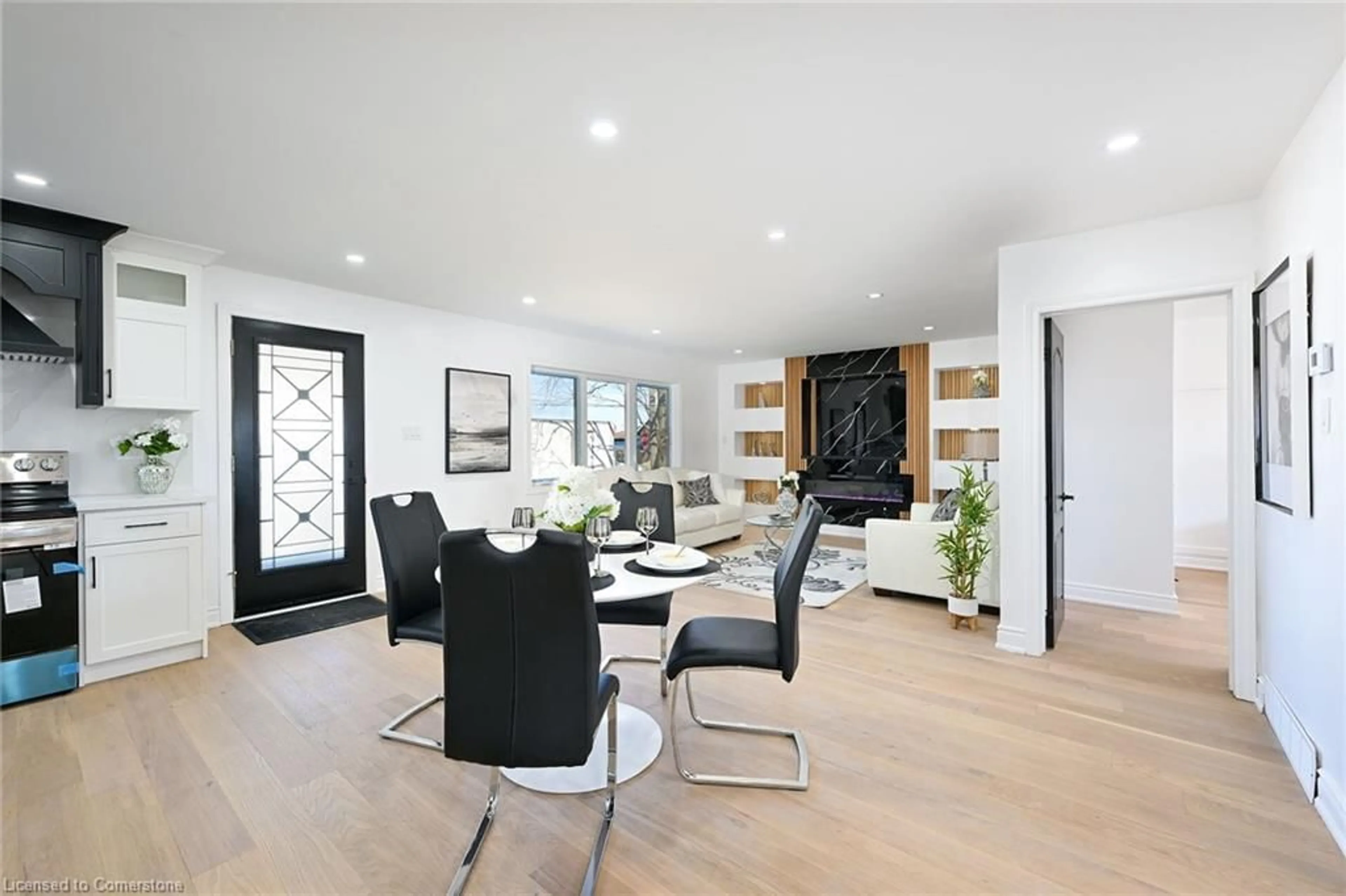 Dining room, wood/laminate floor for 812 Tenth Ave, Hamilton Ontario L8T 2G6