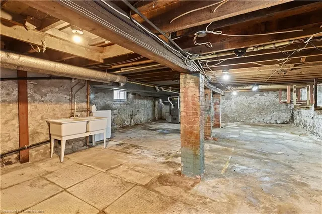 Additional property image - 441 King William St