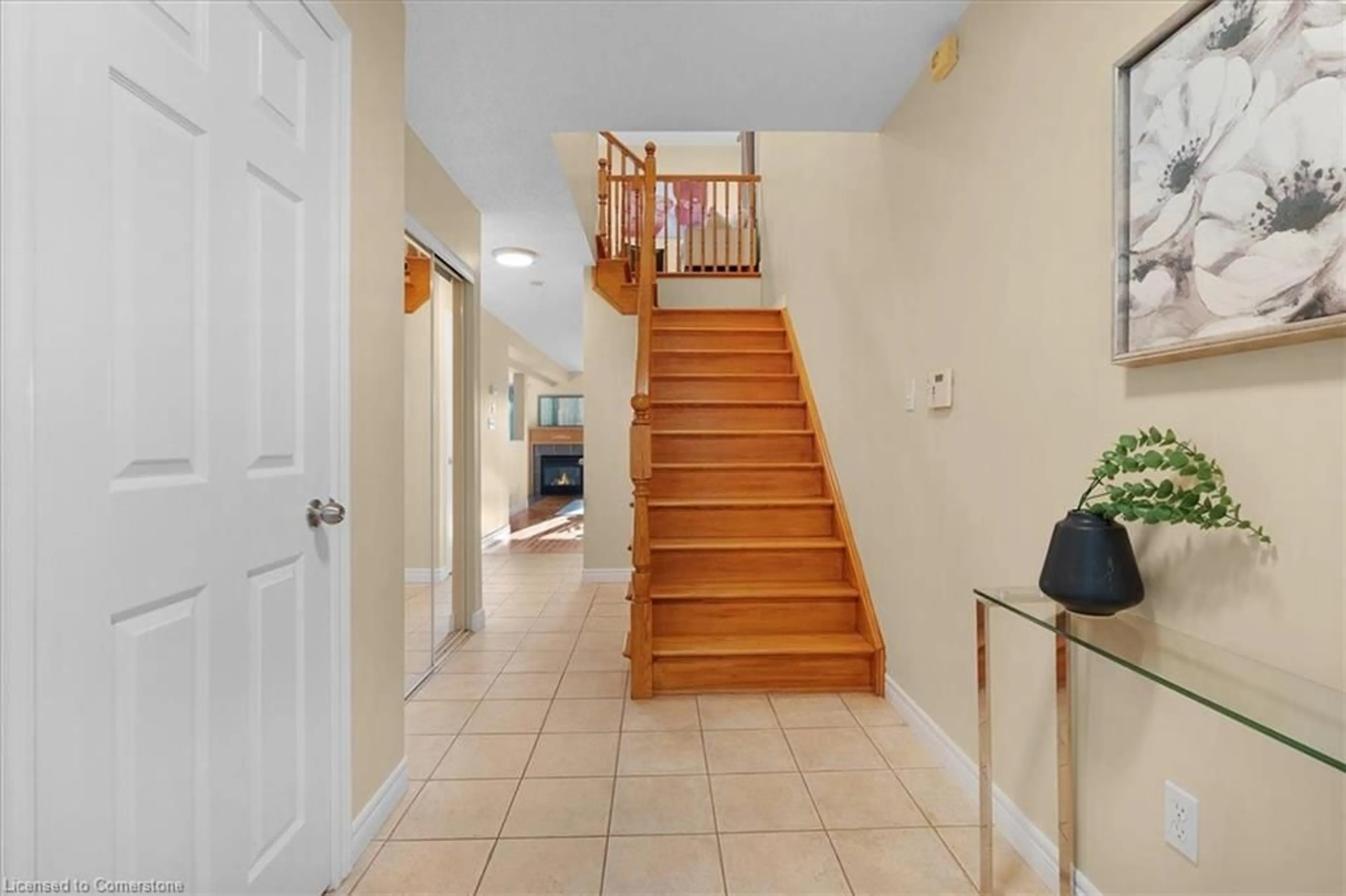 Indoor foyer for 250 Ainslie St #48, Cambridge Ontario N1R 8P8