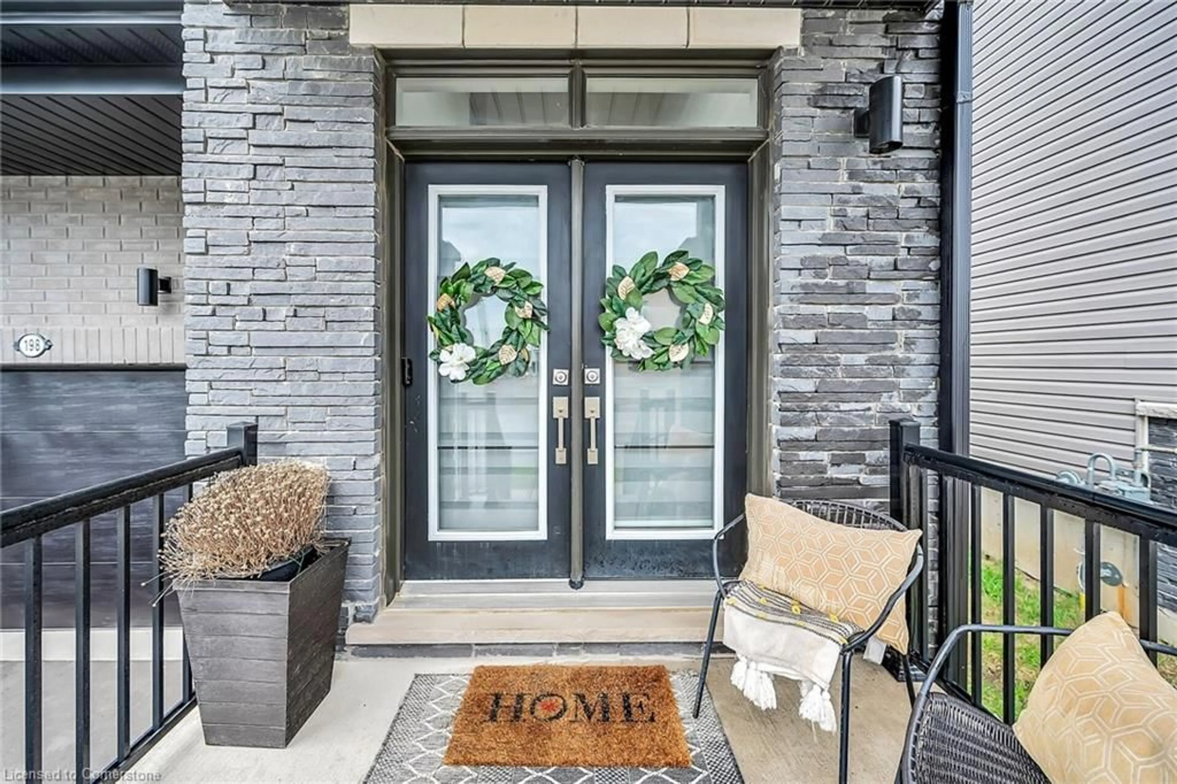 Indoor entryway for 198 Whithorn Cres, Caledonia Ontario N3W 0E5