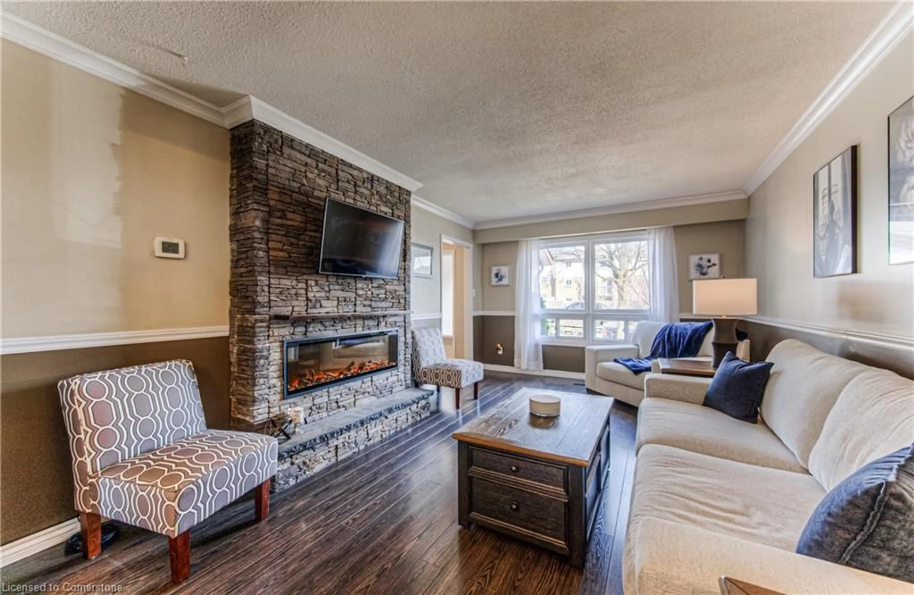 Living room with furniture, unknown for 101 Old Country Dr, Kitchener Ontario N2E 1S4