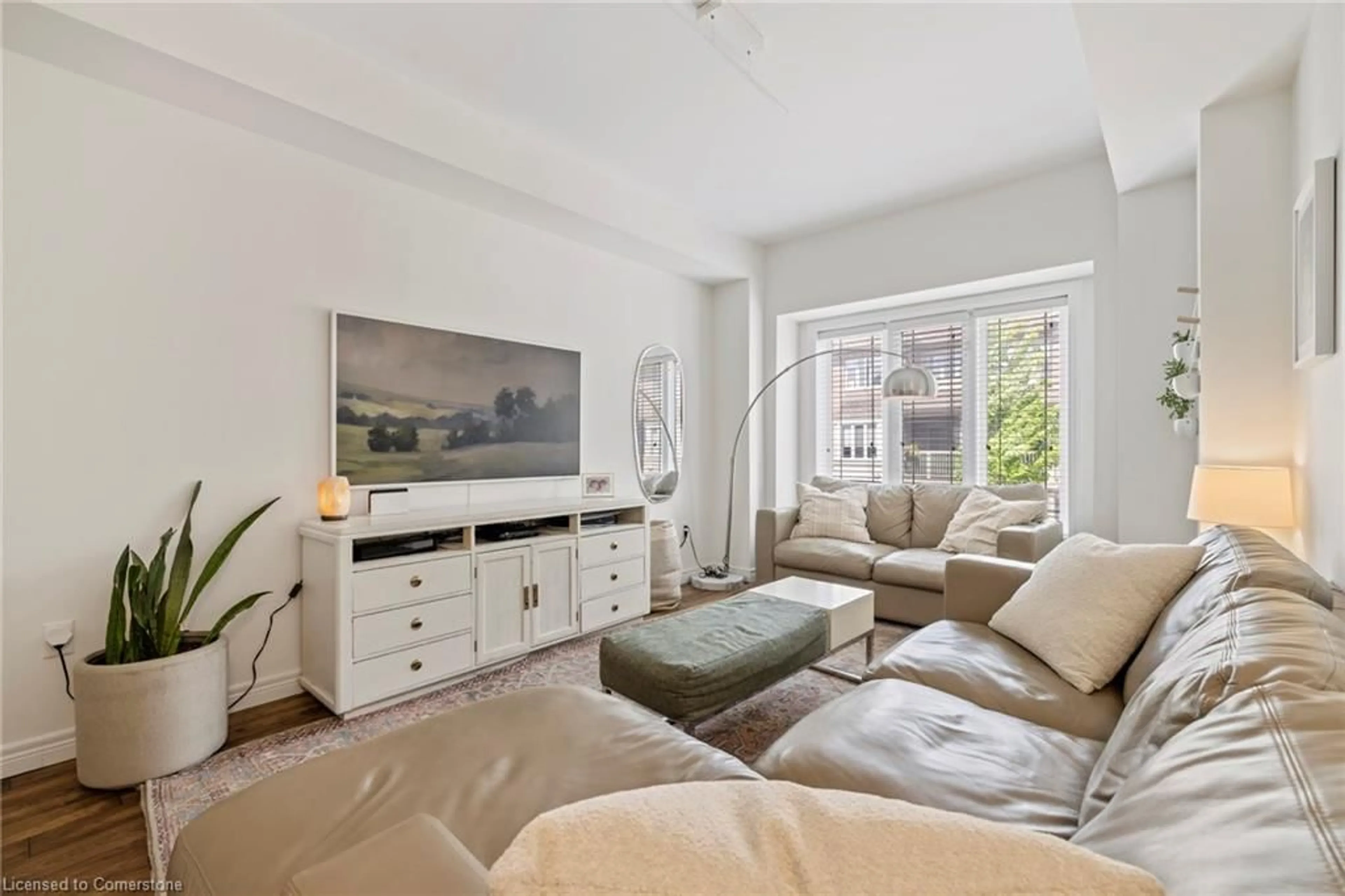 Living room with furniture, unknown for 4134 Galileo Common, Burlington Ontario L7L 0G7