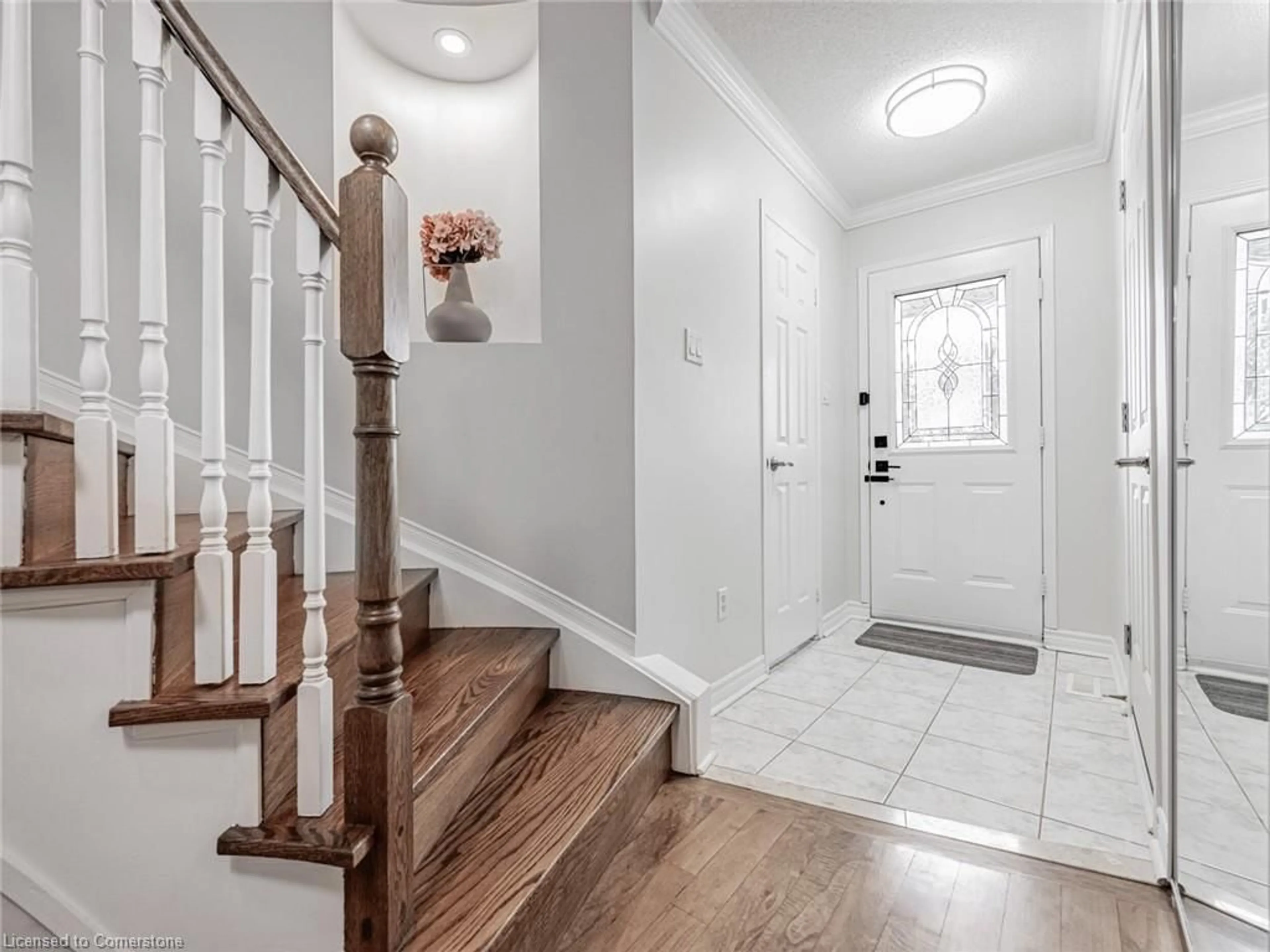 Indoor entryway for 4020 Berton Ave, Burlington Ontario L7M 4M6