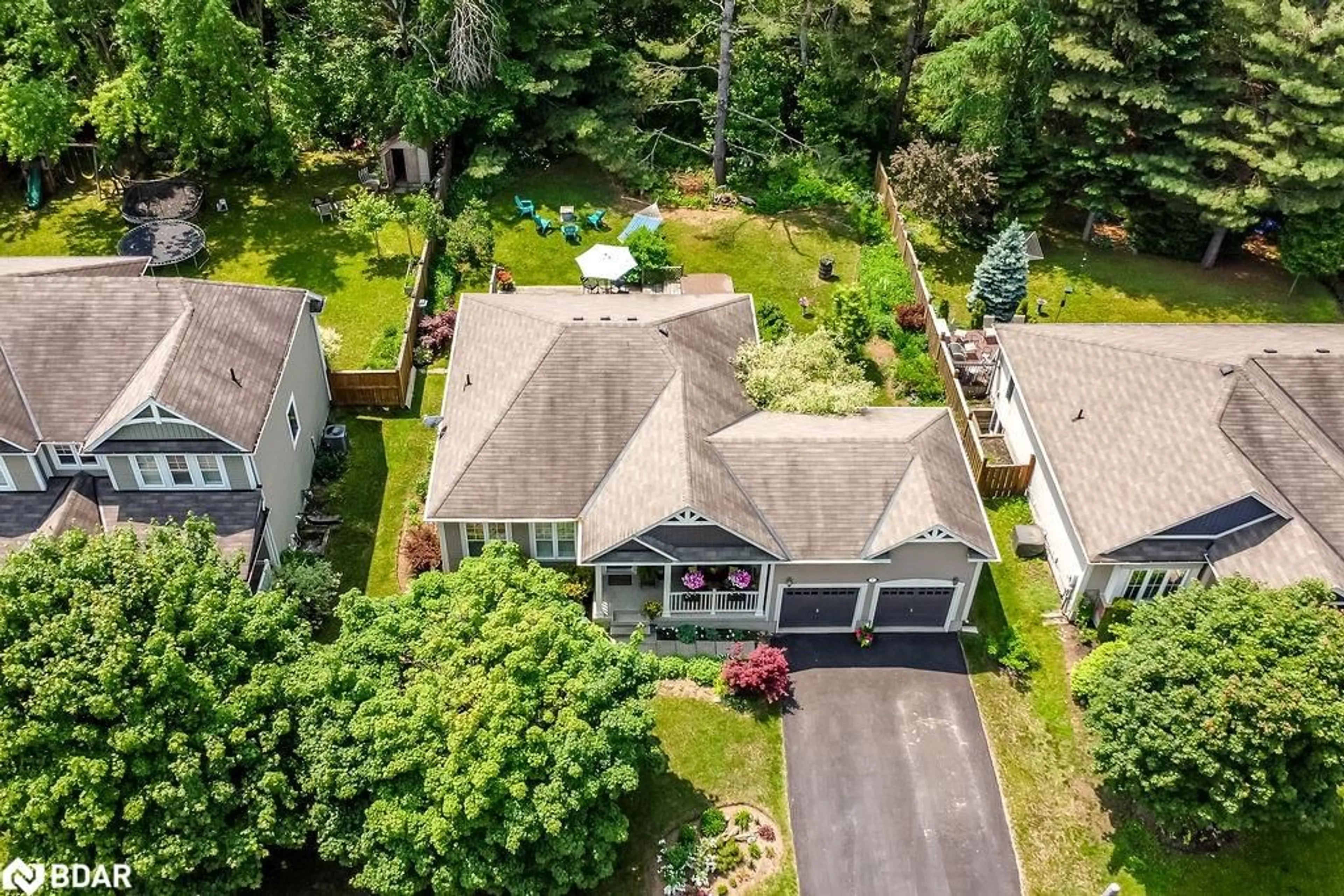 A pic from outside/outdoor area/front of a property/back of a property/a pic from drone, street for 7 Windsong Cres, Bracebridge Ontario P1L 0A5