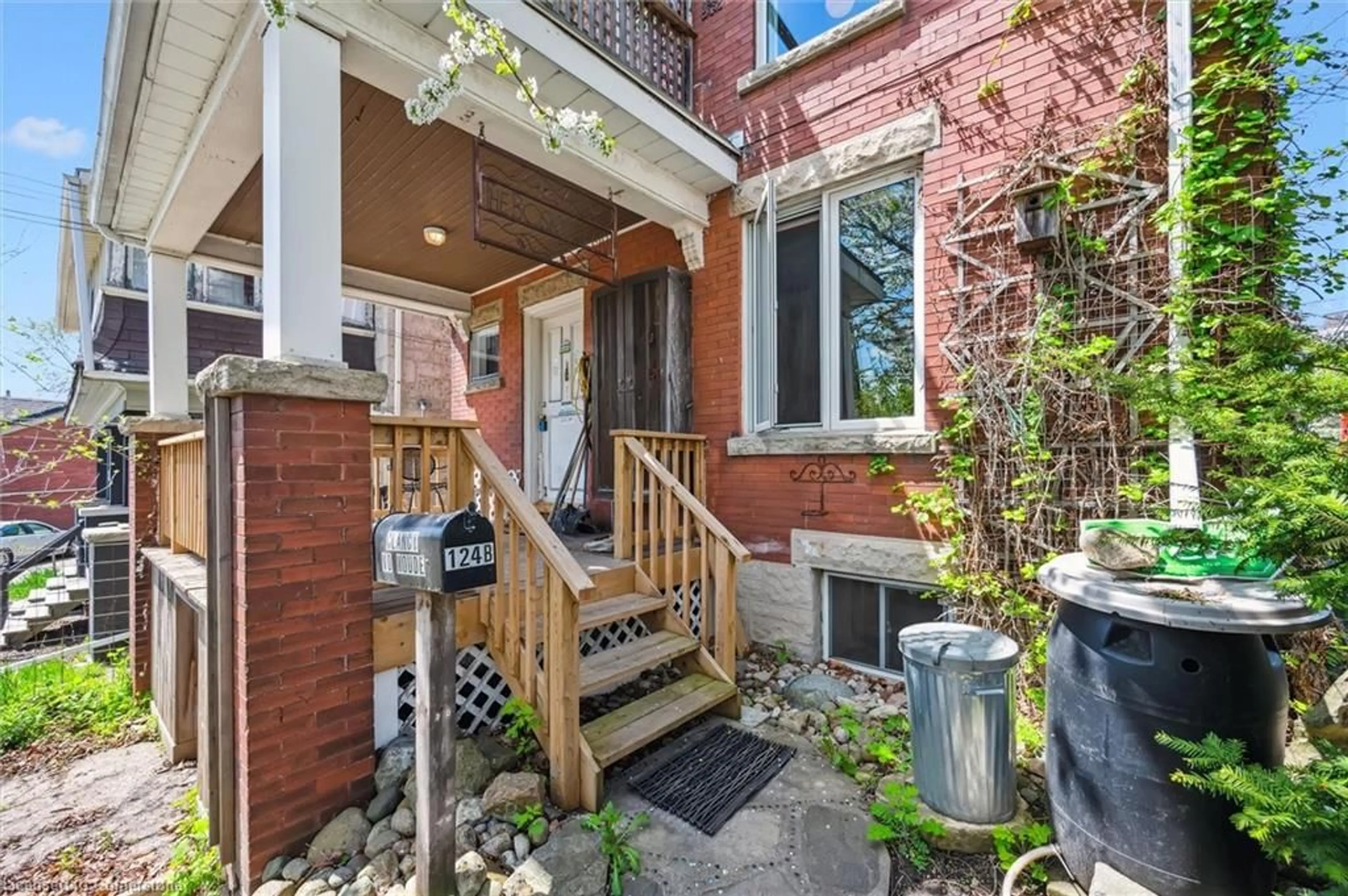 Unknown for 124 Surrey St, Guelph Ontario N1H 3P9