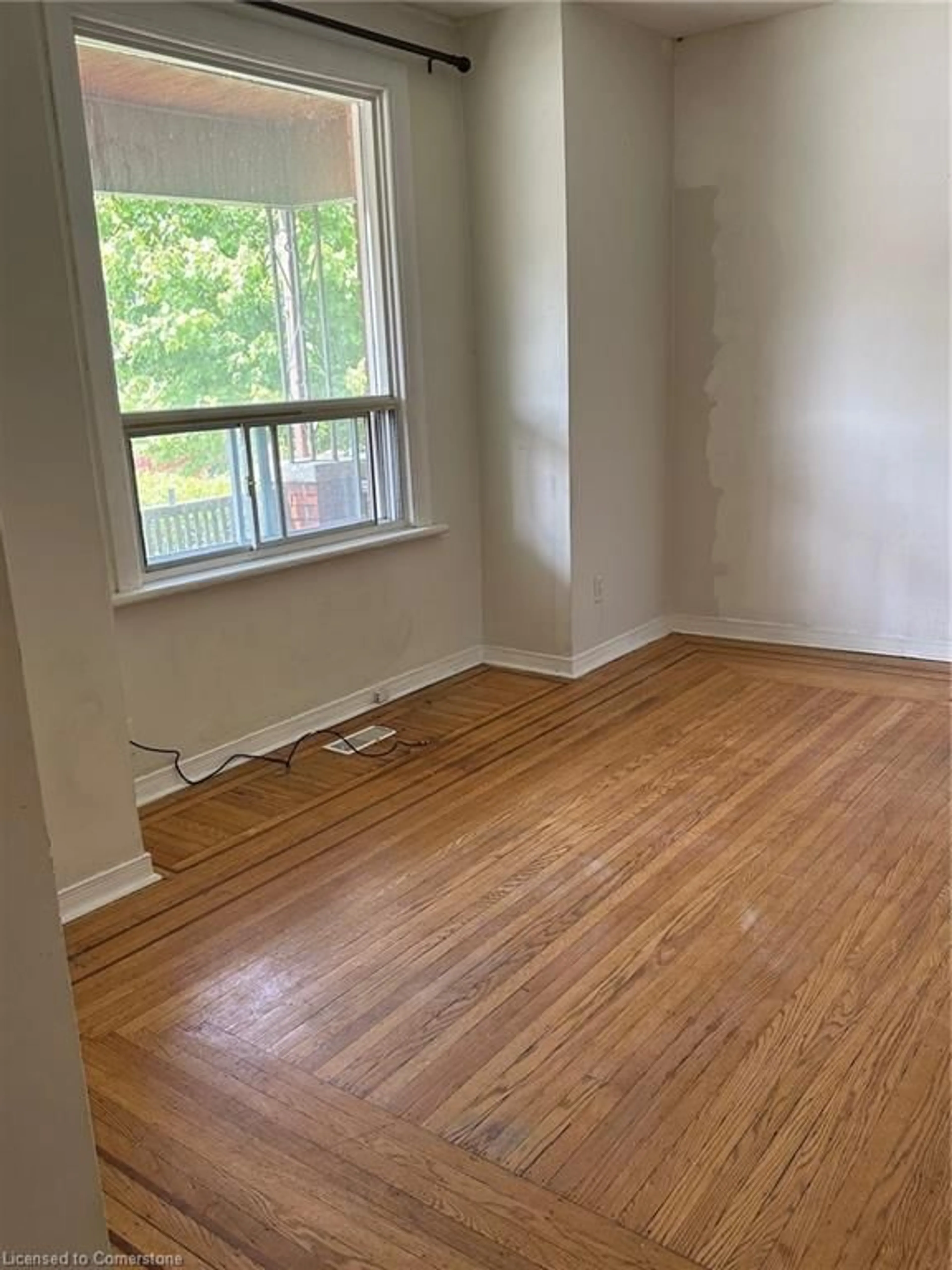 A pic of a room for 326 Herkimer St, Hamilton Ontario L8P 2J1