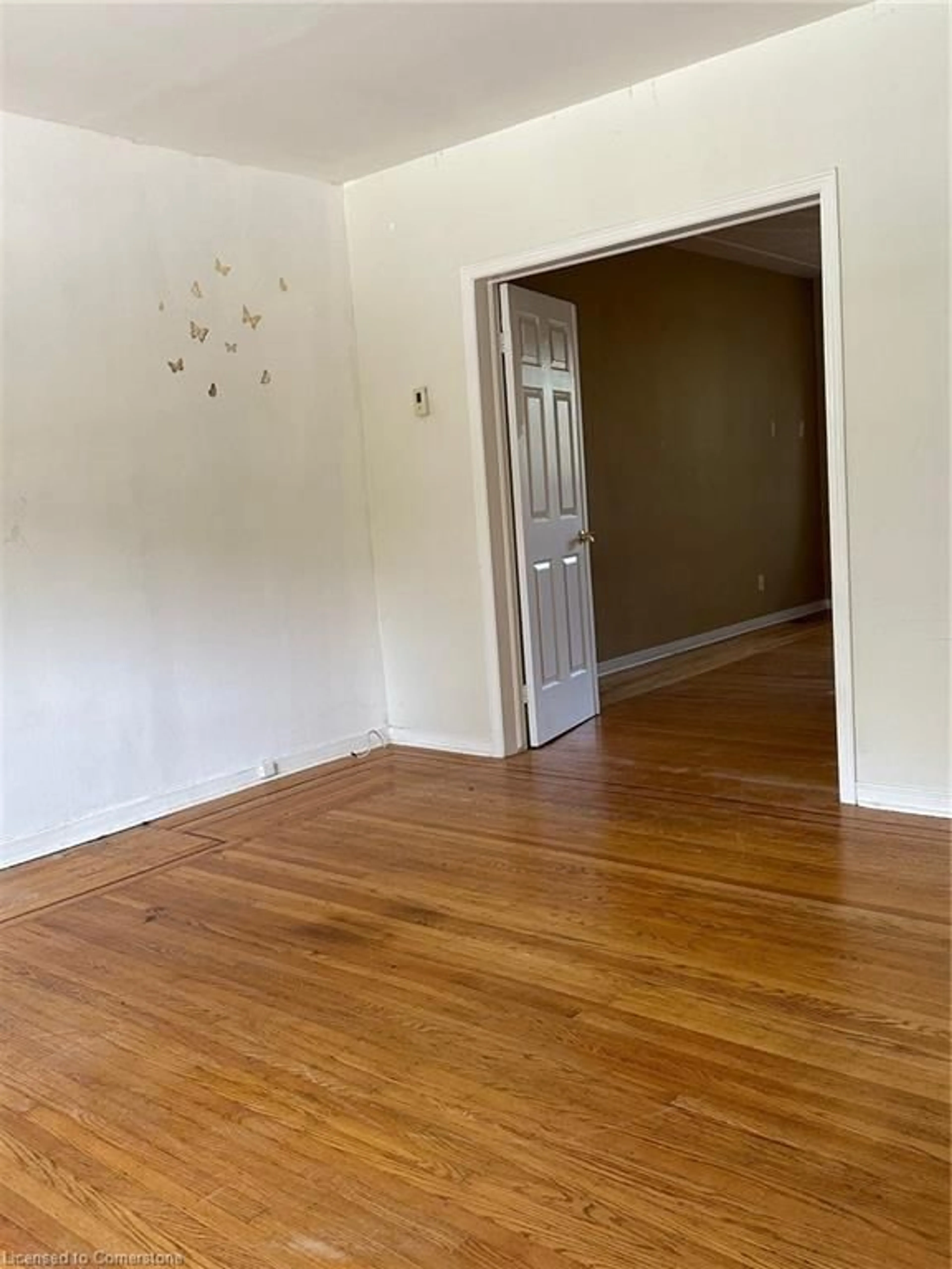 A pic of a room for 326 Herkimer St, Hamilton Ontario L8P 2J1