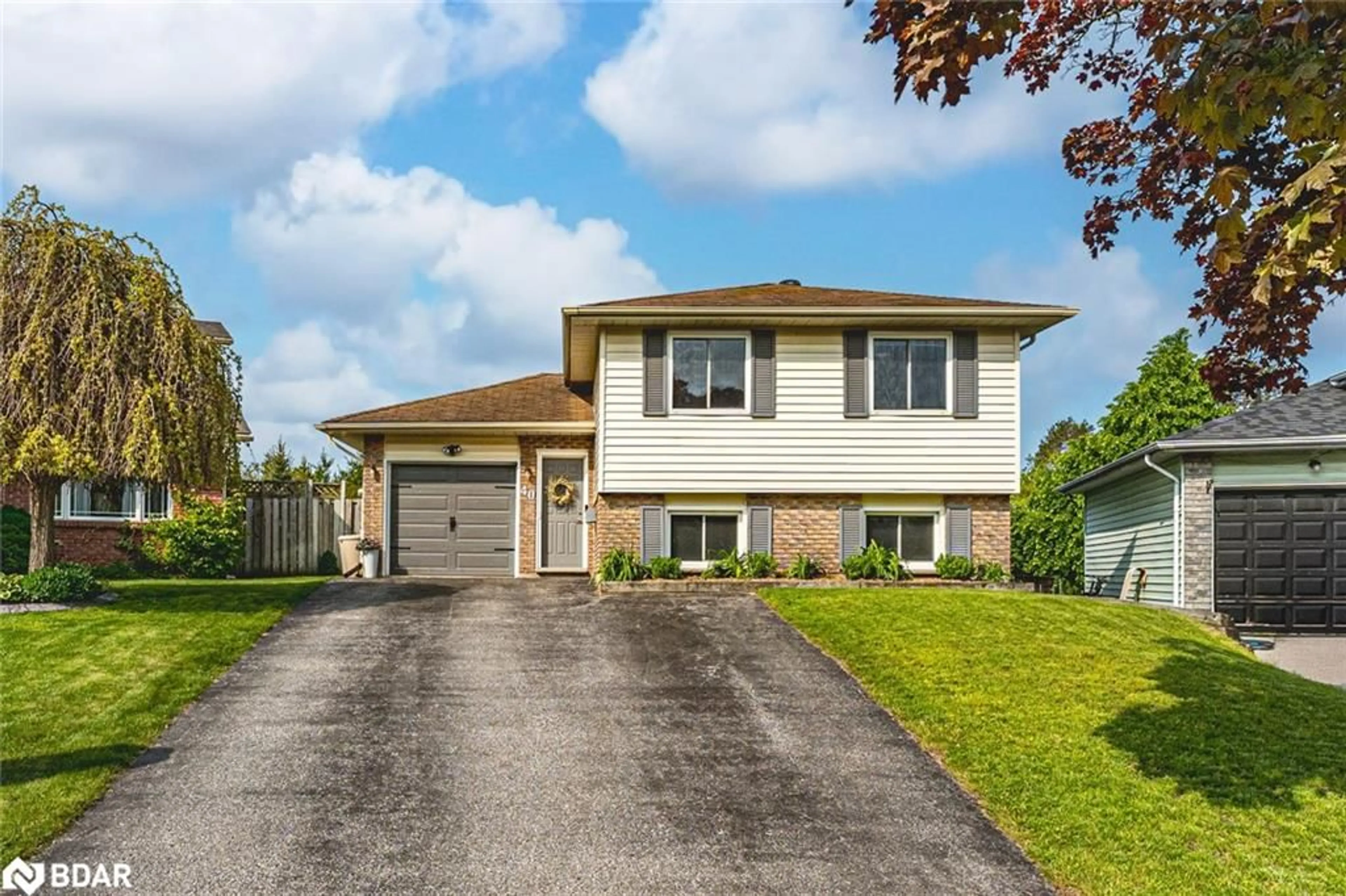 Home with vinyl exterior material, street for 40 Mcconkey Pl, Barrie Ontario L4N 6H1