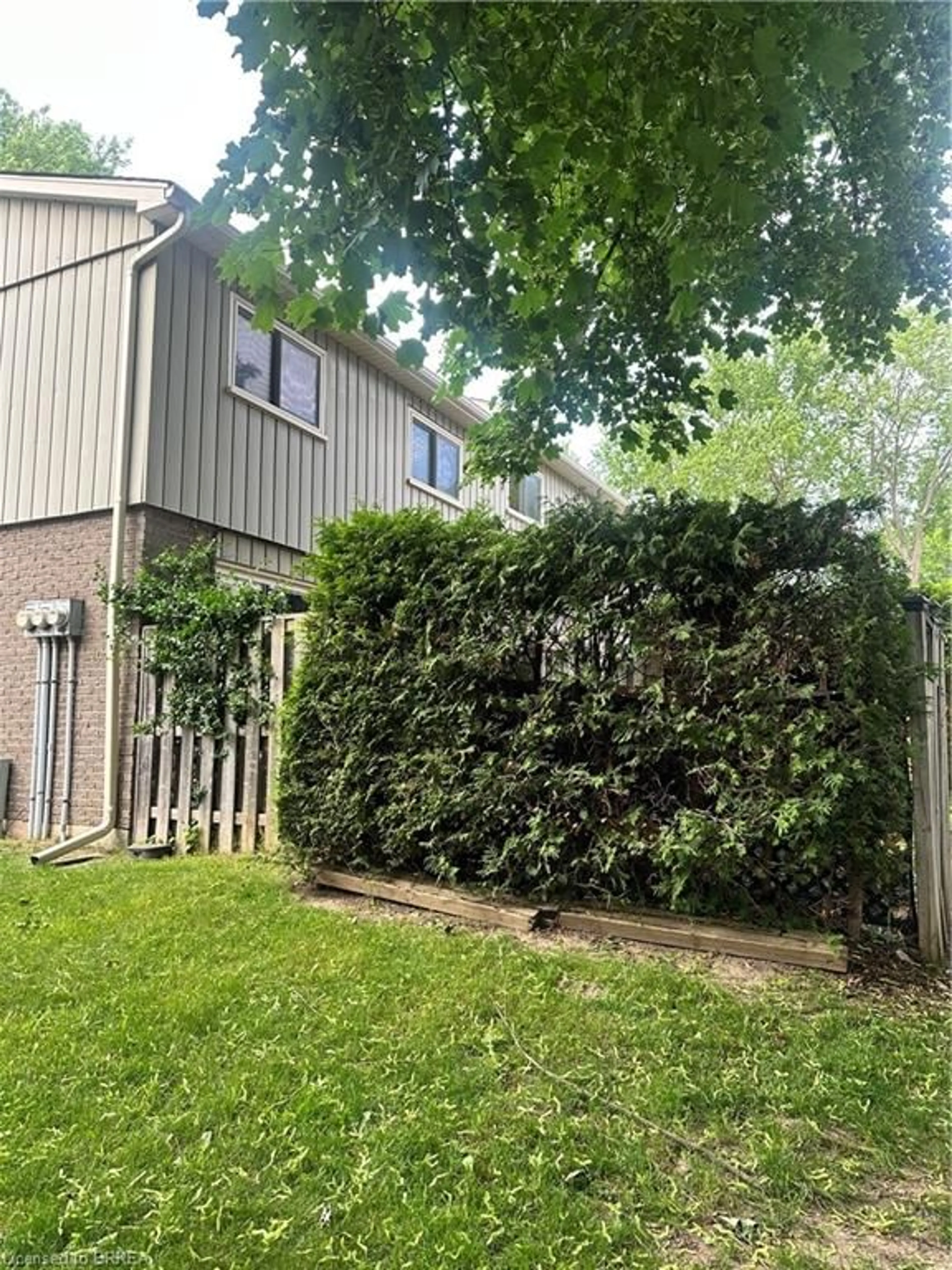A pic from outside/outdoor area/front of a property/back of a property/a pic from drone, unknown for 51 Paulander Dr #116, Kitchener Ontario N2M 5E5