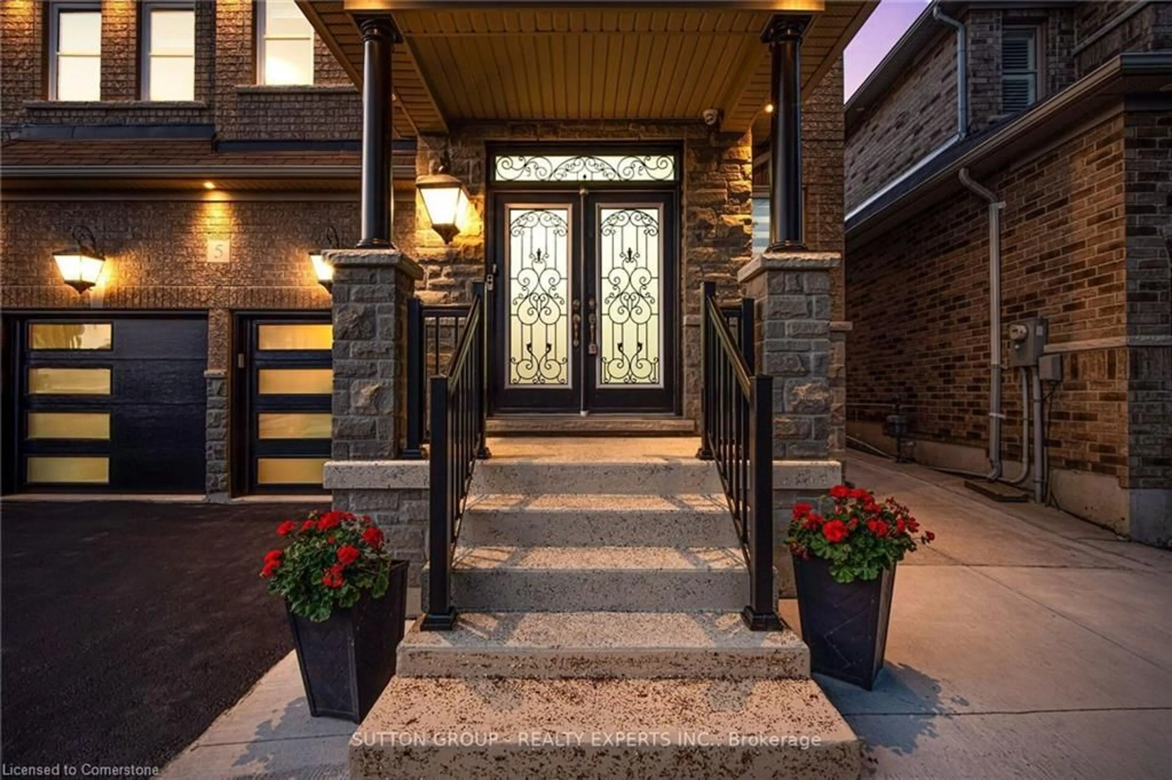 Indoor entryway for 5 Freedom Oaks Trail, Brampton Ontario L6P 3L1