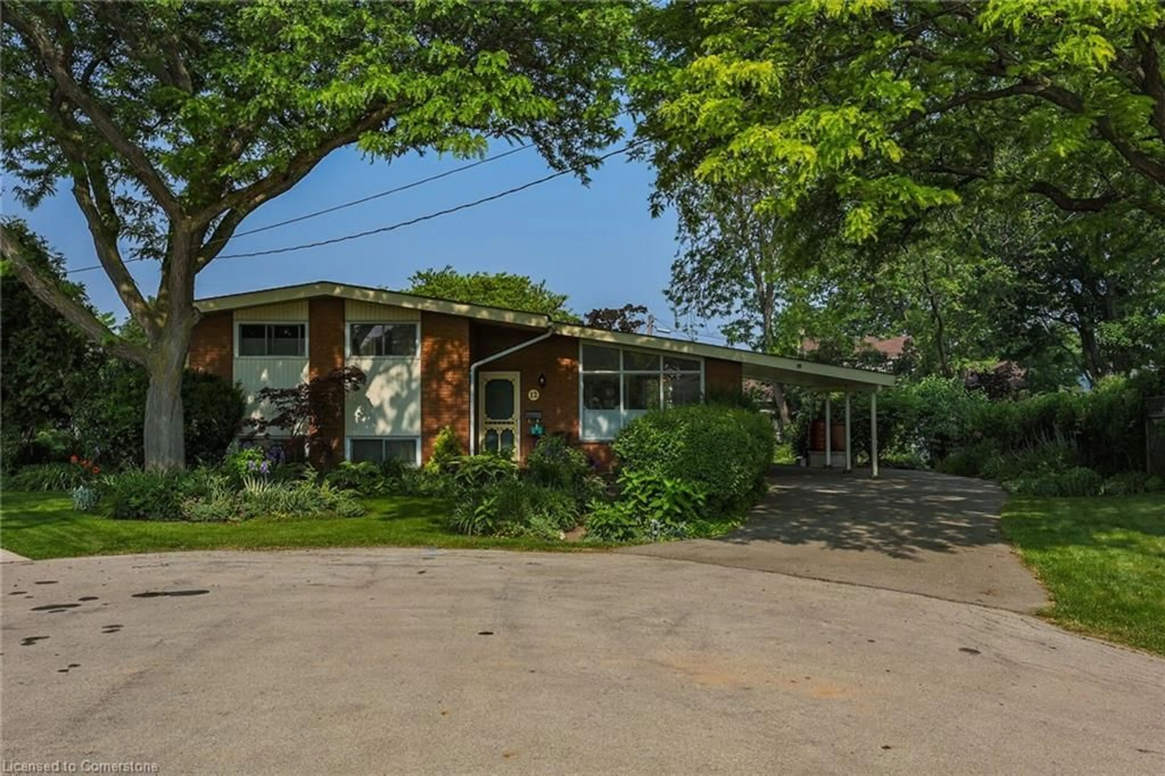 Patio, street for 12 Eldrid Crt, Grimsby Ontario L3M 1Z2