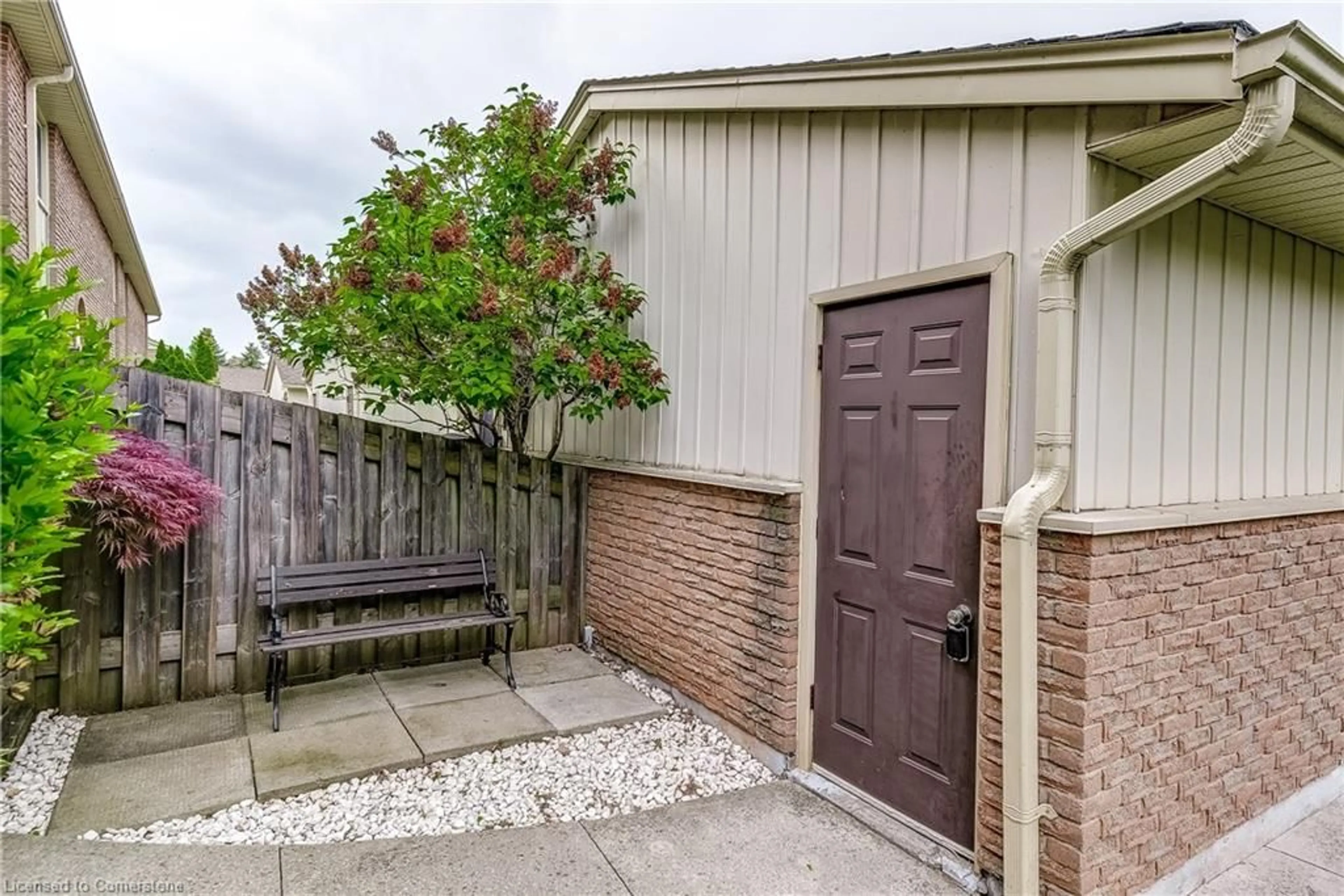 Patio, street for 150 Gateshead Cres, Stoney Creek Ontario L8G 4A7