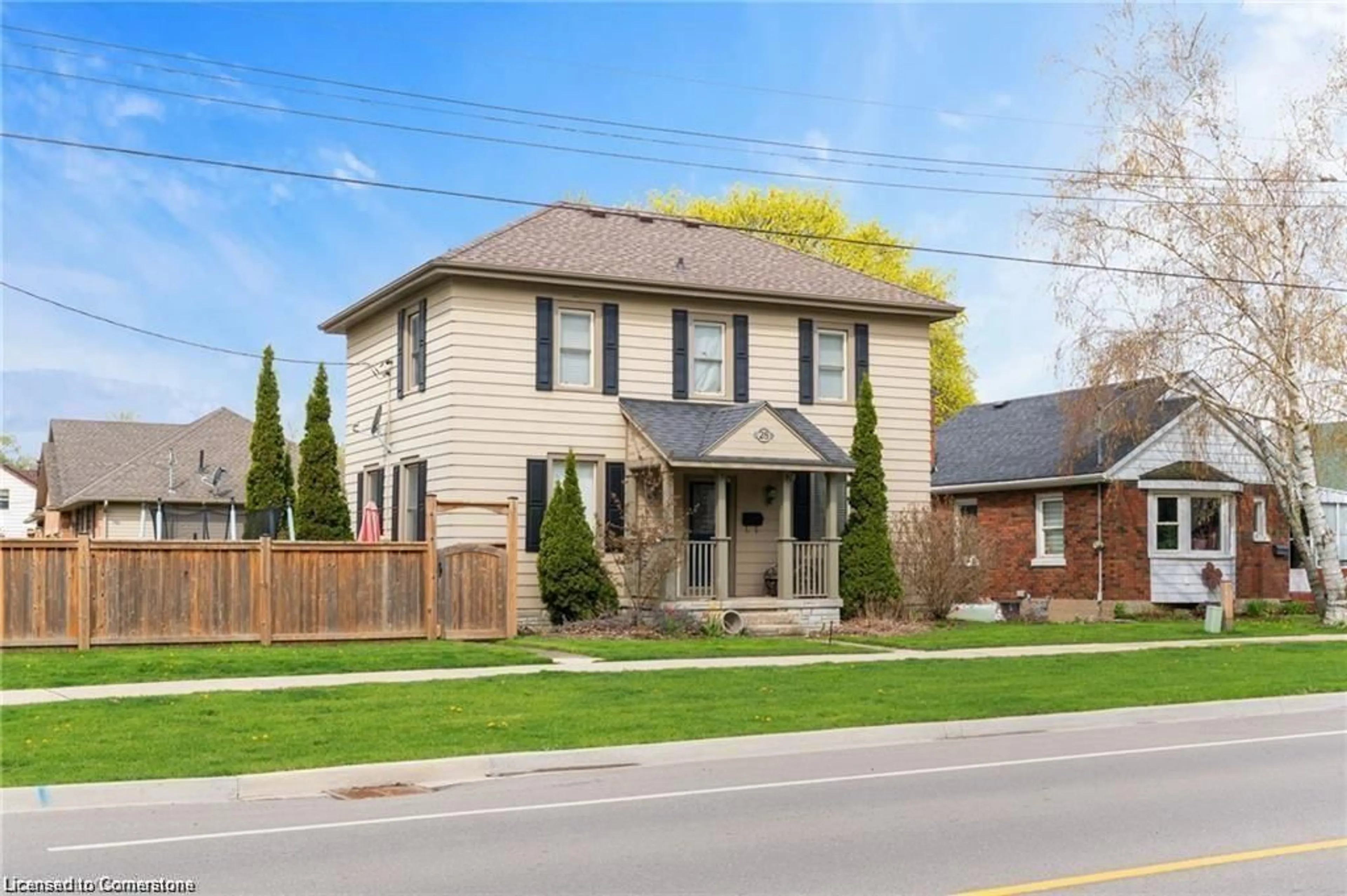 Home with brick exterior material, street for 28 Market St, Paris Ontario N3L 3A8