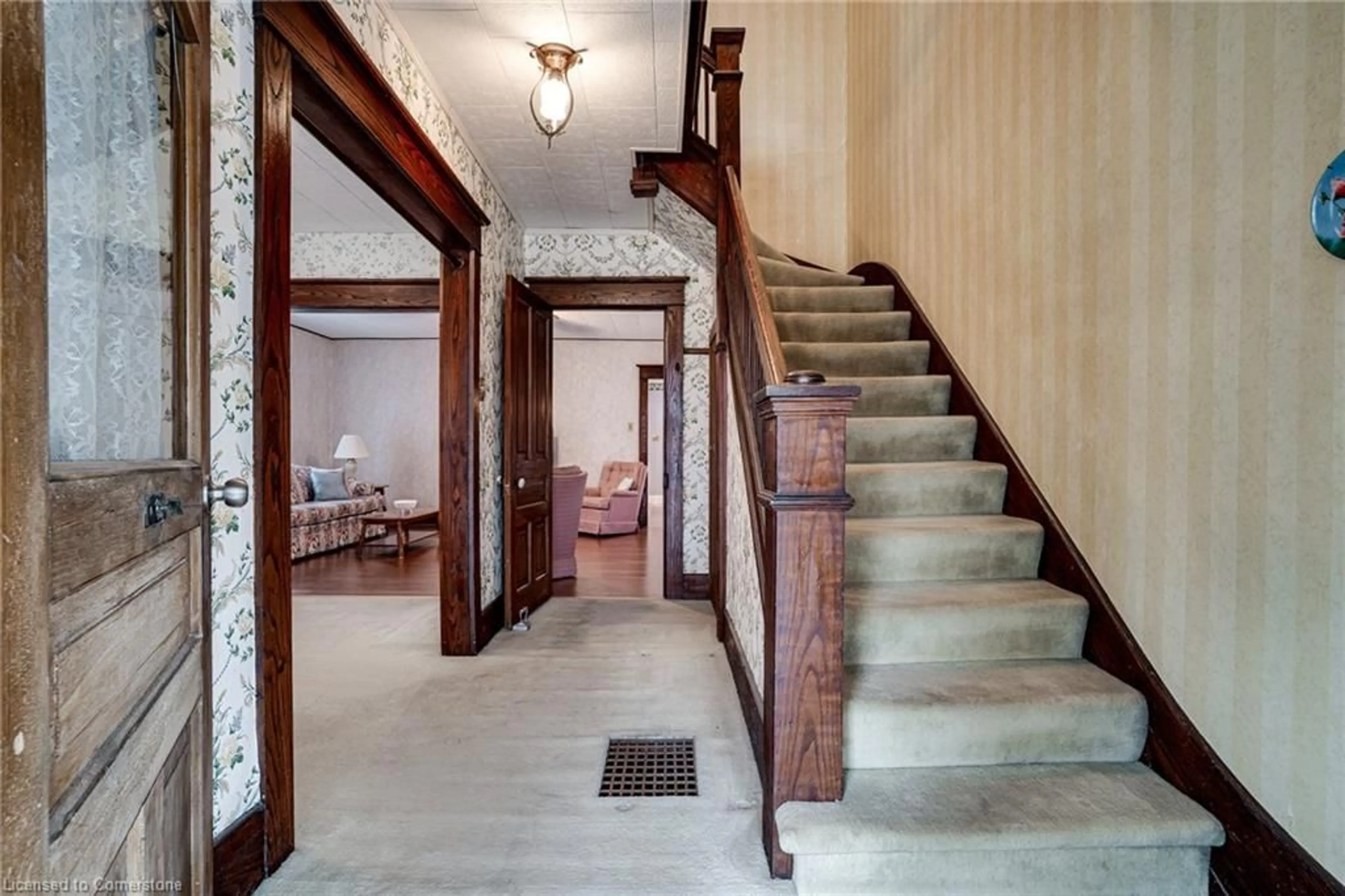 Indoor foyer for 52 Ellis St, Port Rowan Ontario N0E 1M0
