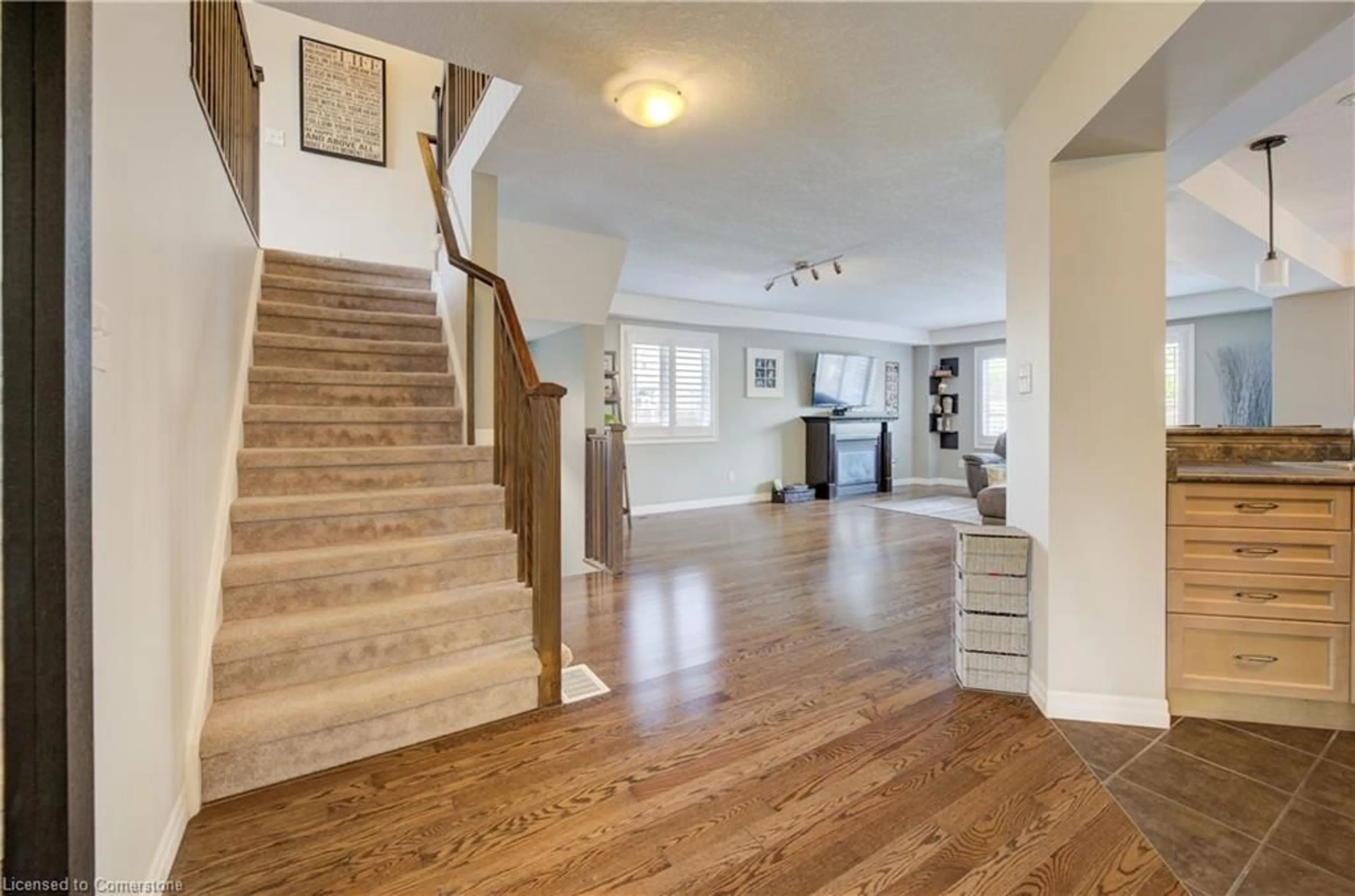Indoor entryway for 354 Salisbury Ave, Cambridge Ontario N1S 0A2