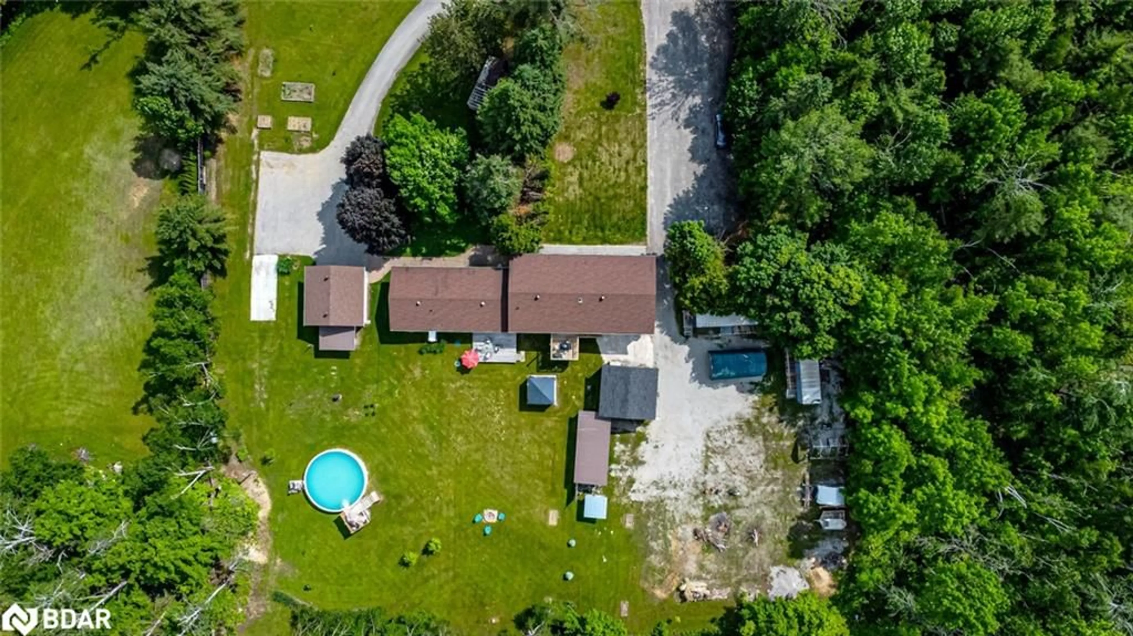 A pic from outside/outdoor area/front of a property/back of a property/a pic from drone, street for 3632 Telford Line, Severn Ontario L3V 6R1